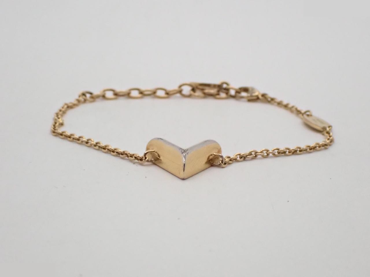 Essential V Bracelet, wrist circumference approximately 19.5 cm