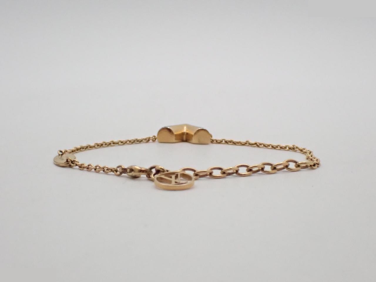Essential V Bracelet, wrist circumference approximately 19.5 cm — view 2