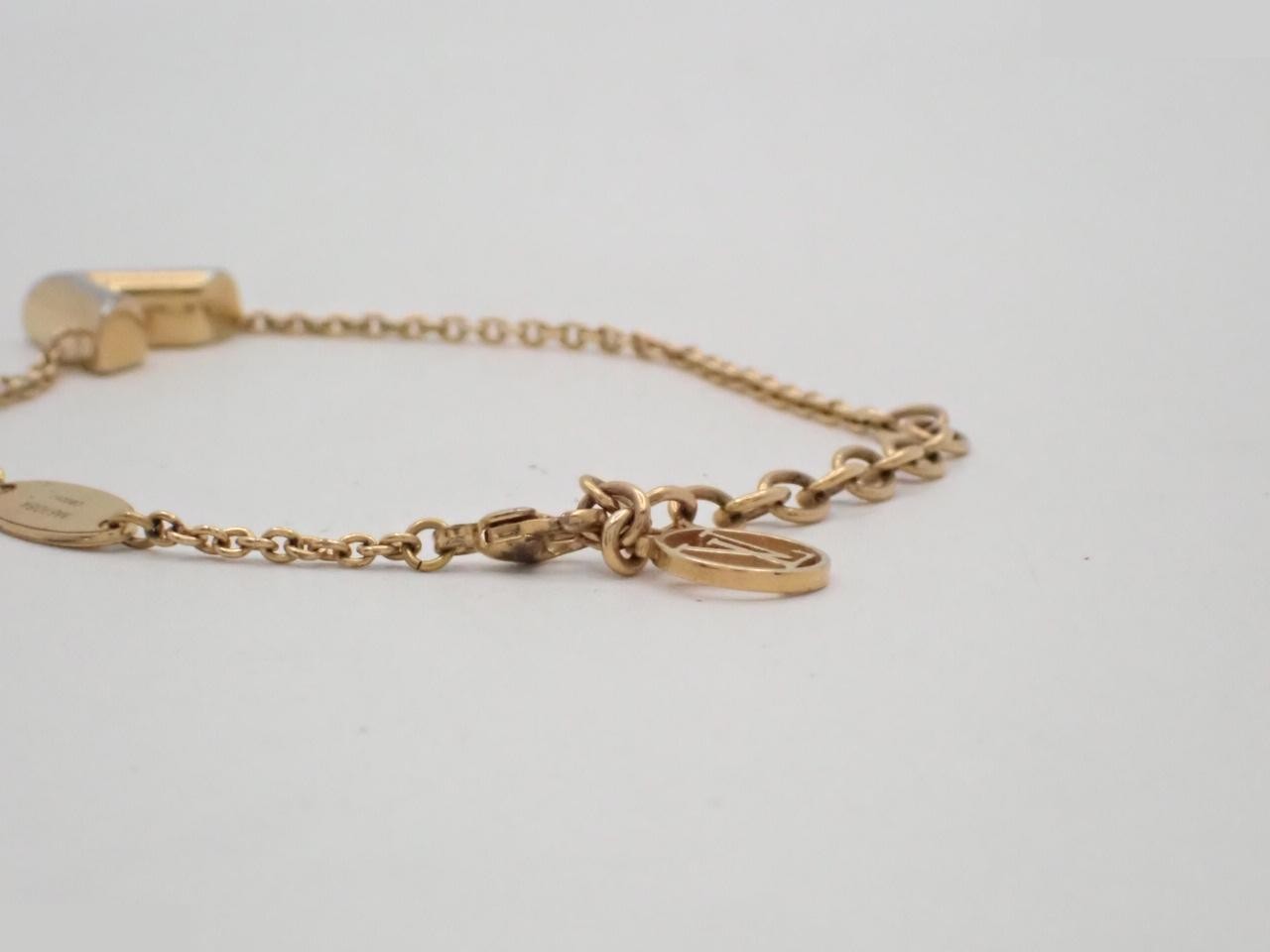Essential V Bracelet, wrist circumference approximately 19.5 cm — view 3