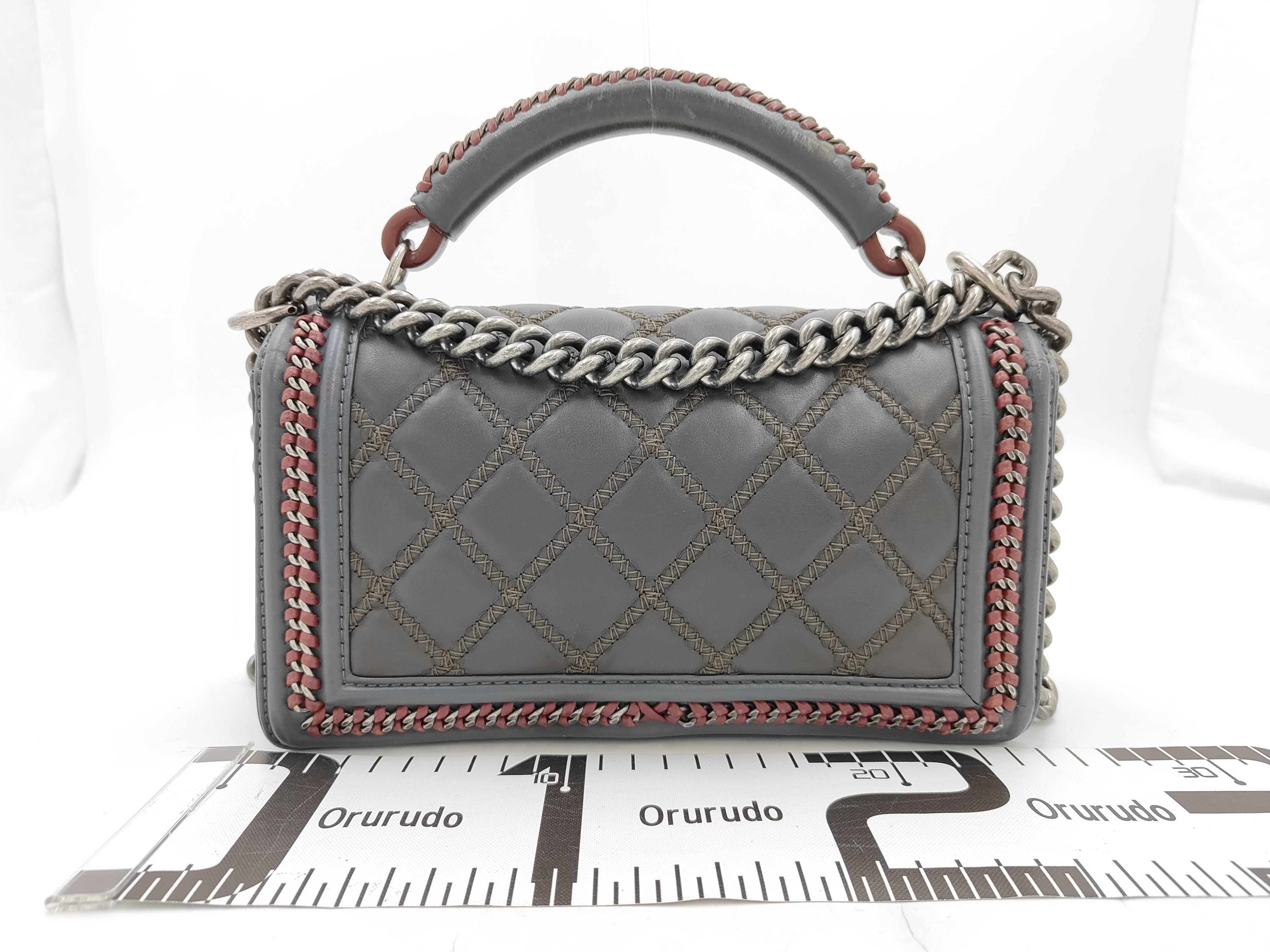 Boy Chanel gray shoulder bag — view 2
