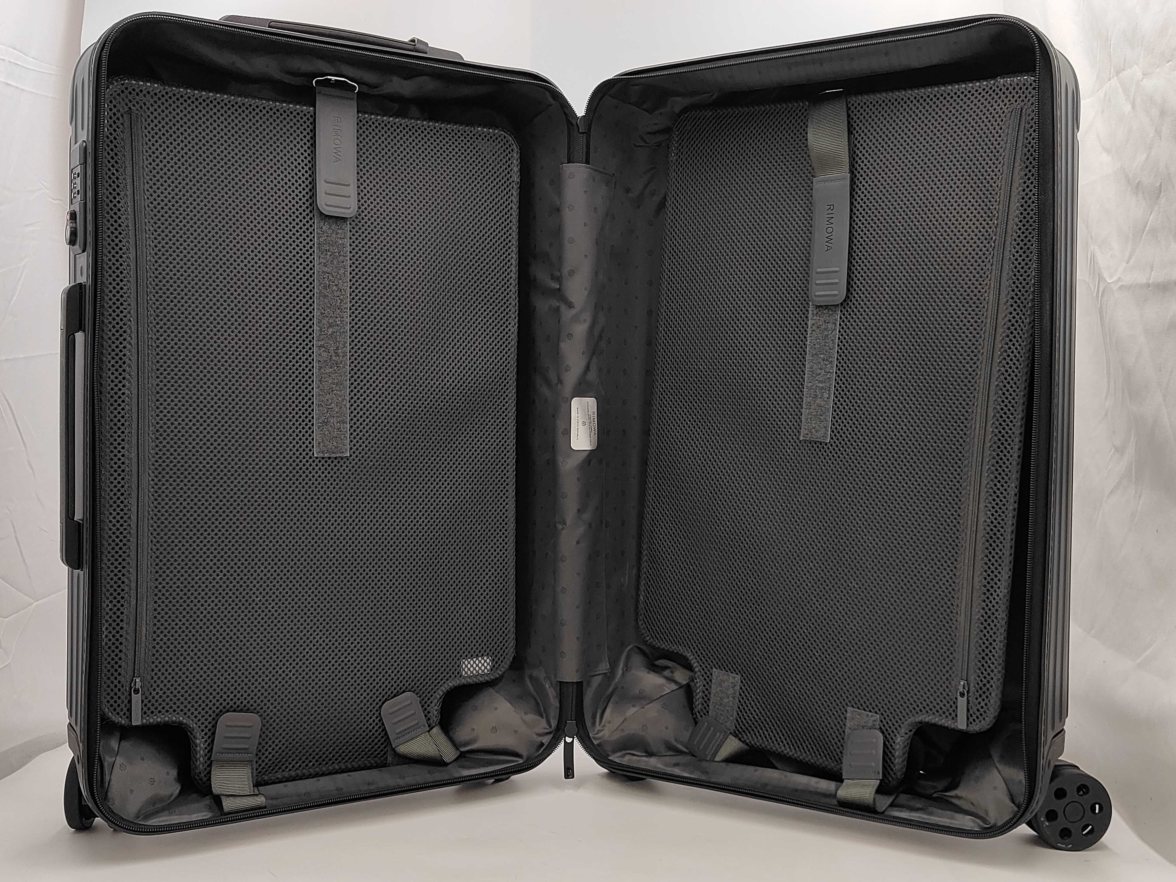 Essential Check-in M Polycarbonate Black Carry-on Suitcase/Carry-on Bag — view 14