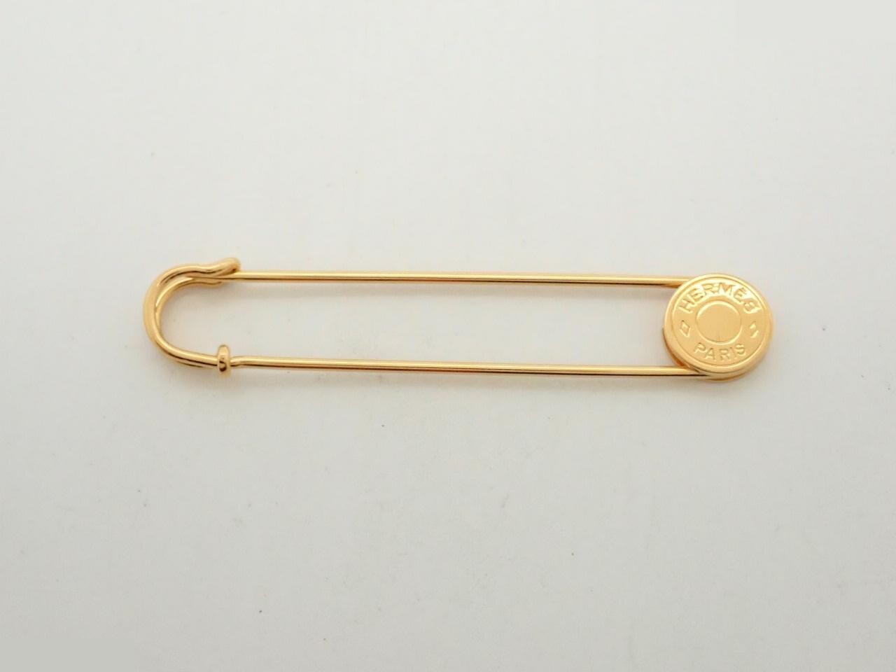 brooch — view 2