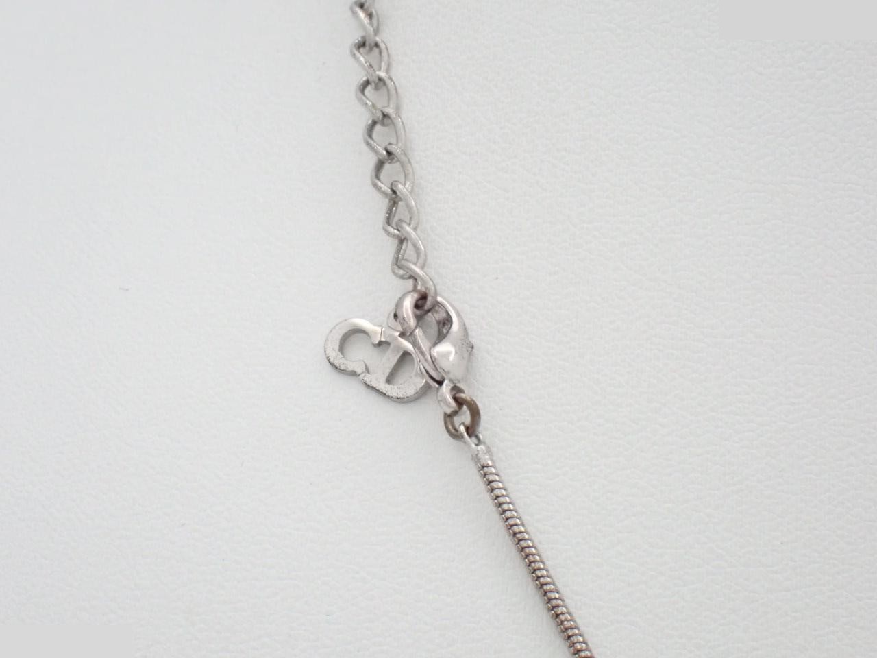 Other lines: Precious metal necklaces and pendants, heart design, chain approximately 42cm. — view 2