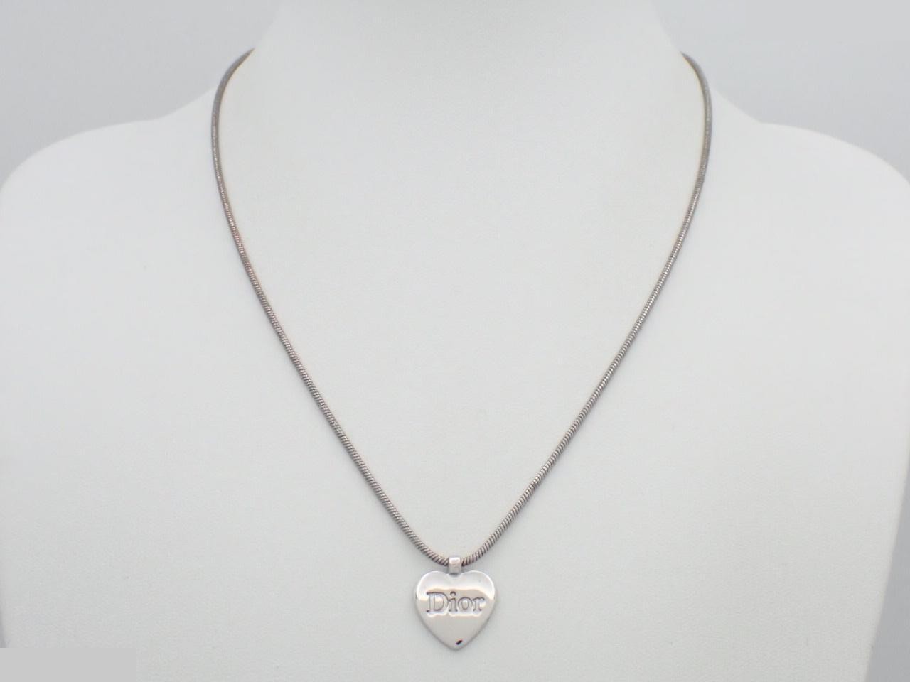 Other lines: Precious metal necklaces and pendants, heart design, chain approximately 42cm. — view 3