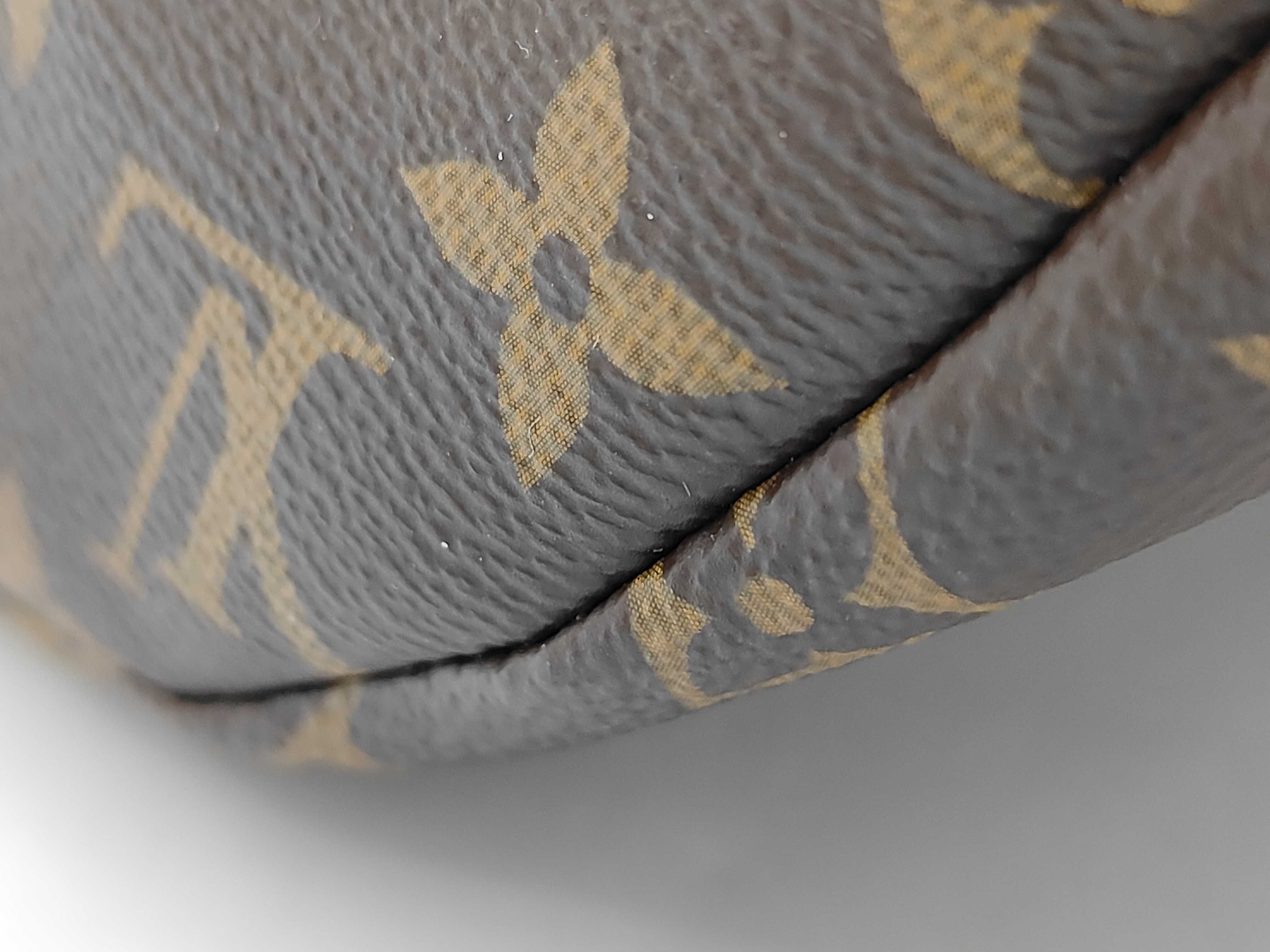 LV shoulder bag — view 4