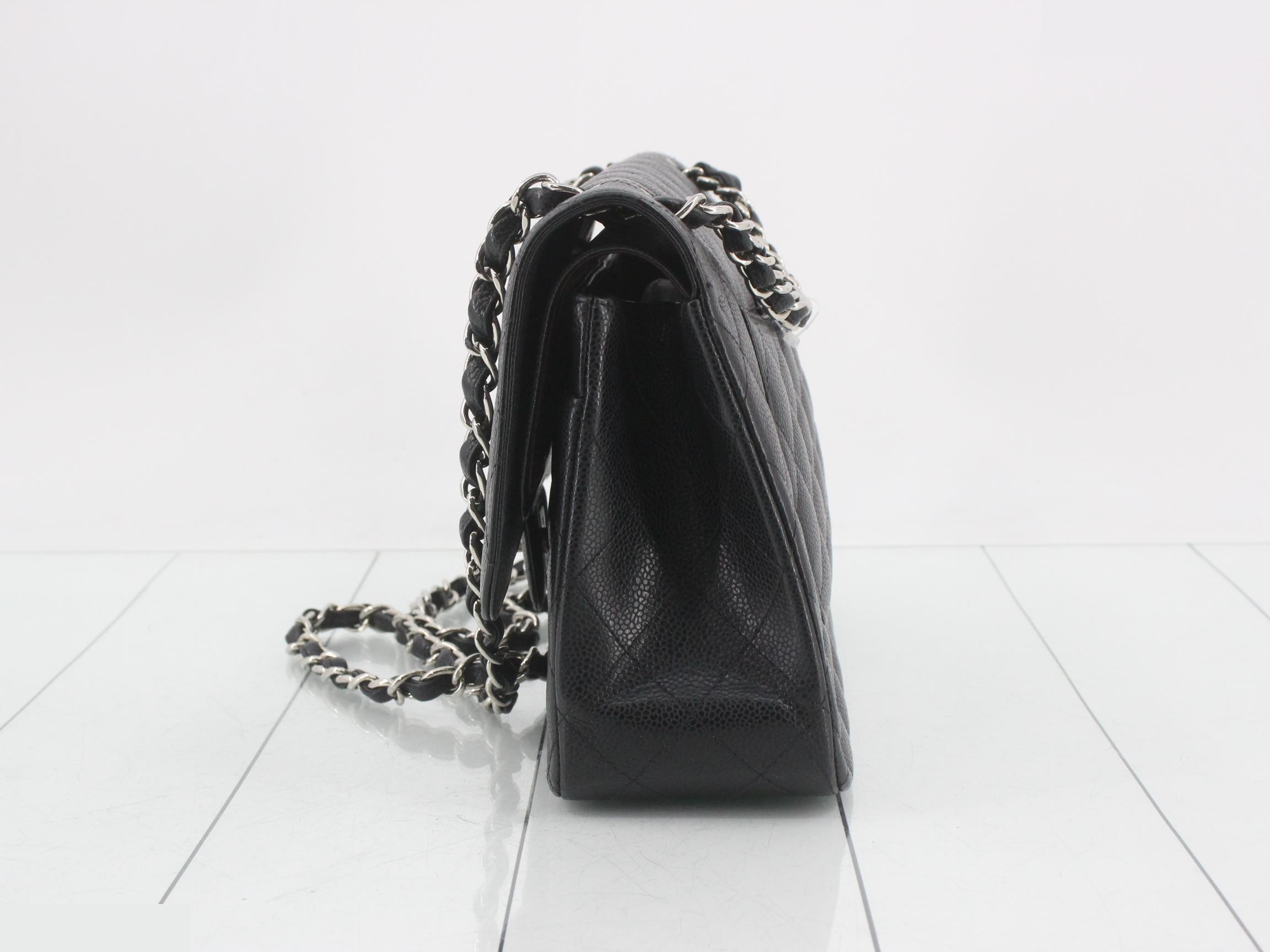 Large Matelassé 30, caviar leather, double flap, double chain shoulder bag. — view 3