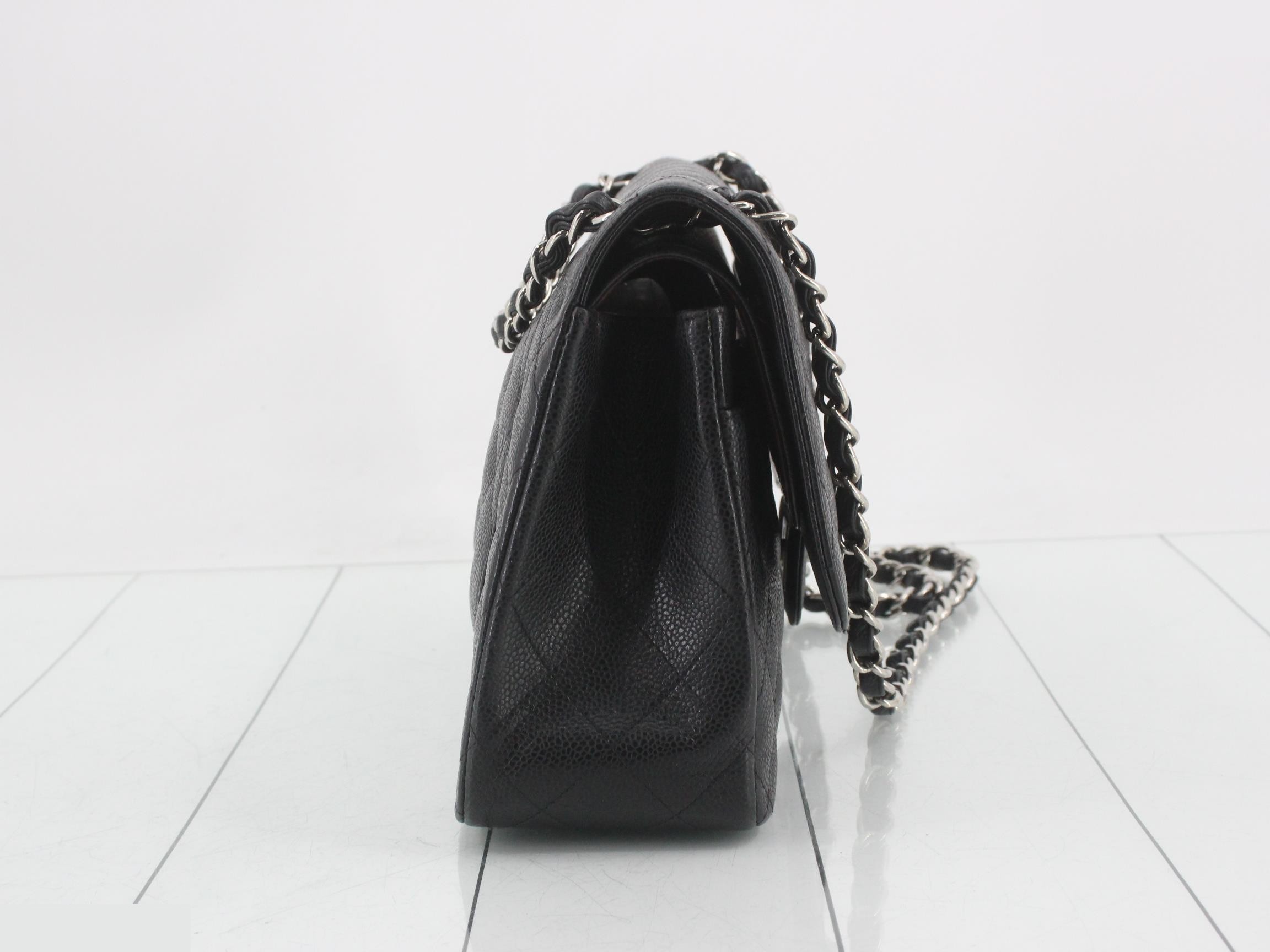 Large Matelassé 30, caviar leather, double flap, double chain shoulder bag. — view 4