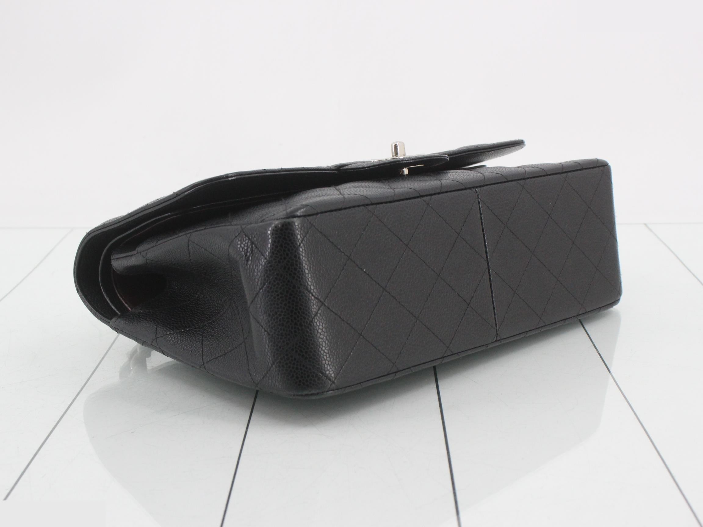 Large Matelassé 30, caviar leather, double flap, double chain shoulder bag. — view 5
