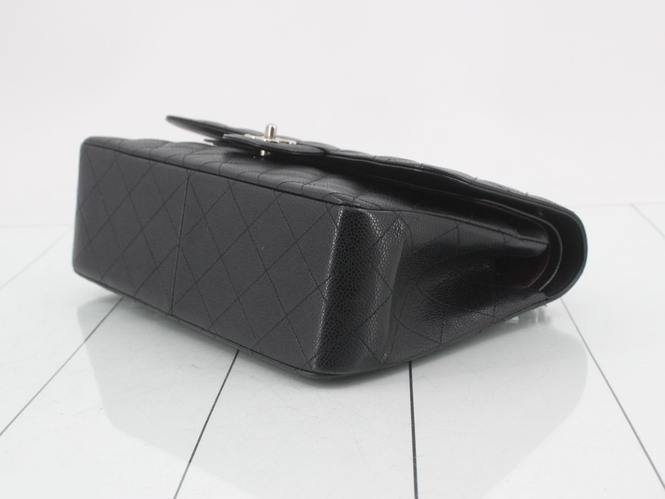 Large Matelassé 30, caviar leather, double flap, double chain shoulder bag. — view 6