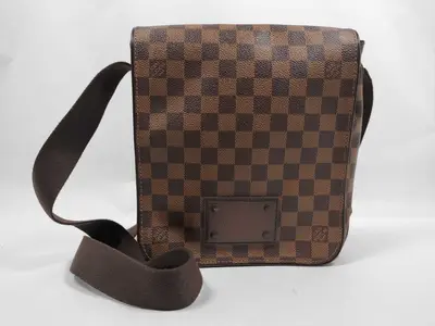 Damier Brooklyn PM N51210 Shoulder Bag (Brown)