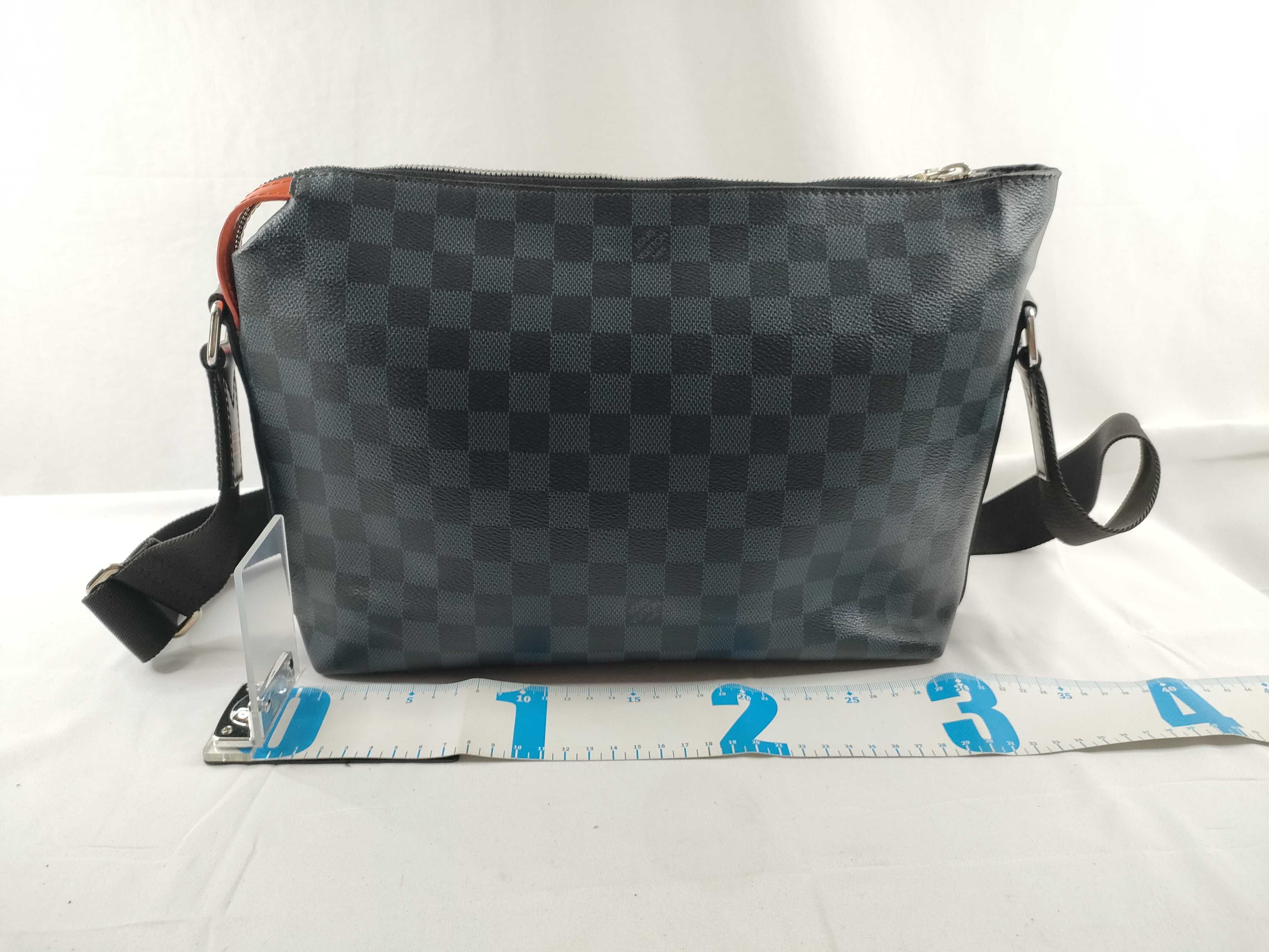 Damier Cobalt Discovery N40159 Shoulder Bag — view 2