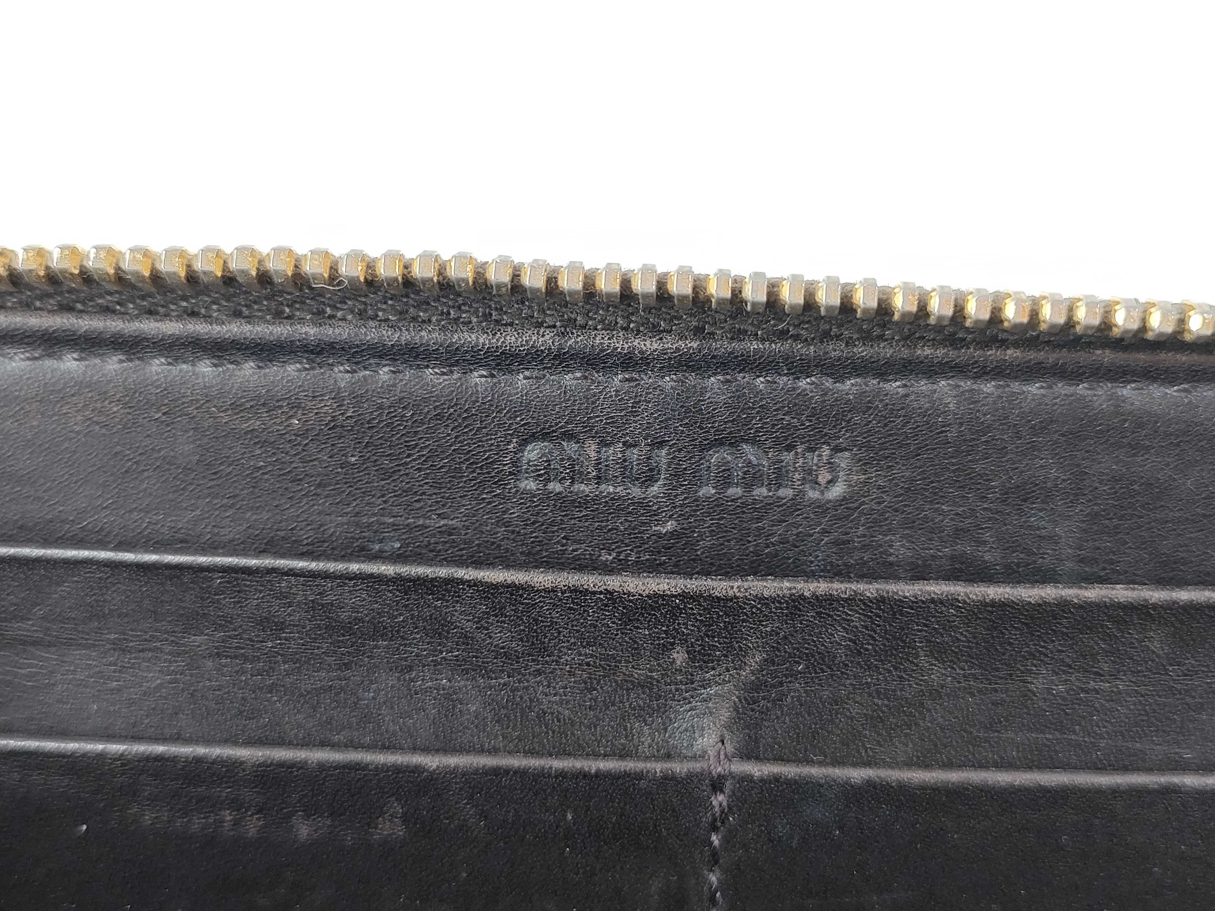 leather embossed round zipper wallet — view 10