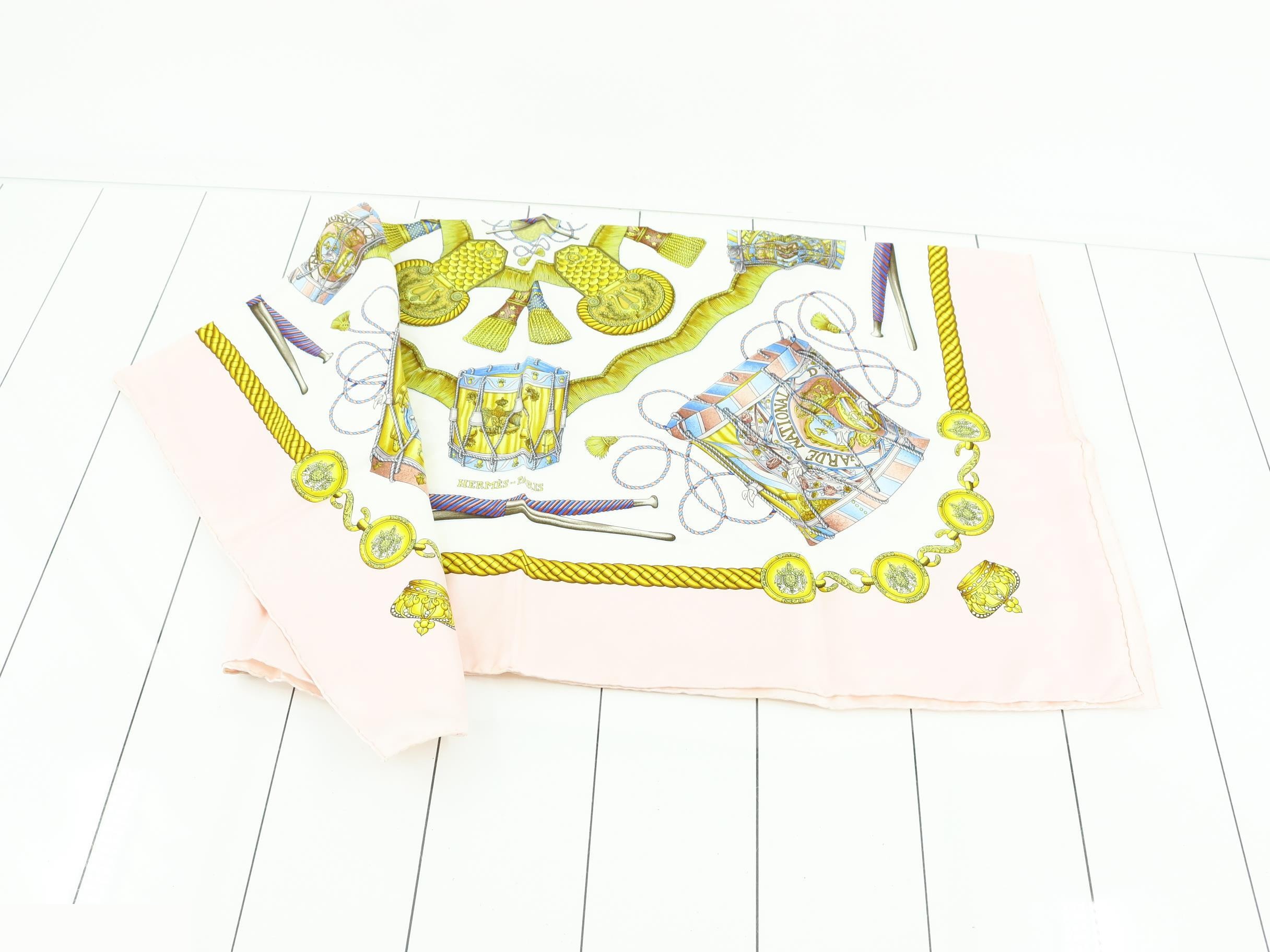 Carre 90 LES TAMBOURS (Tambour Drum) - Pink — view 3