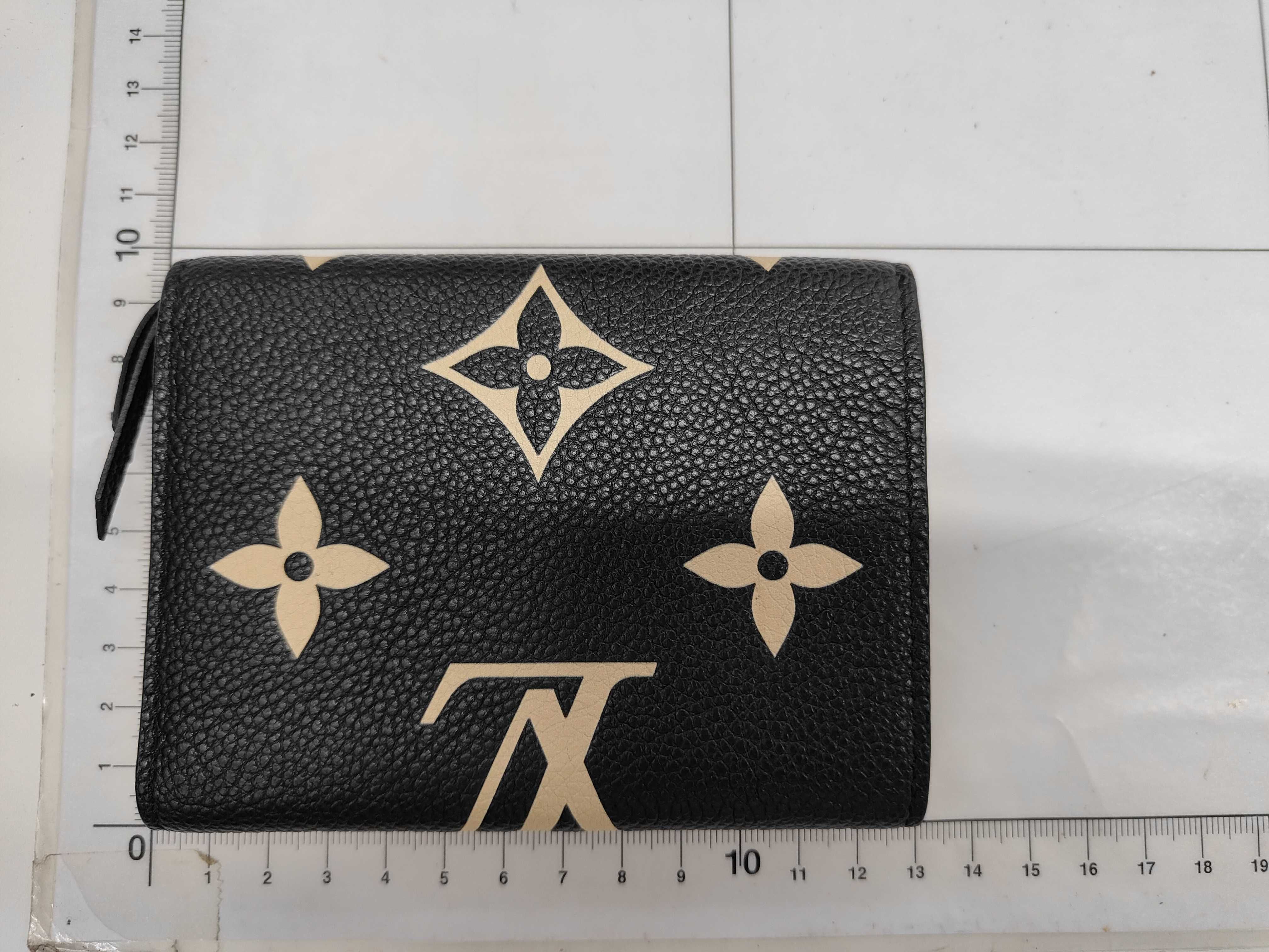 wallet — view 2