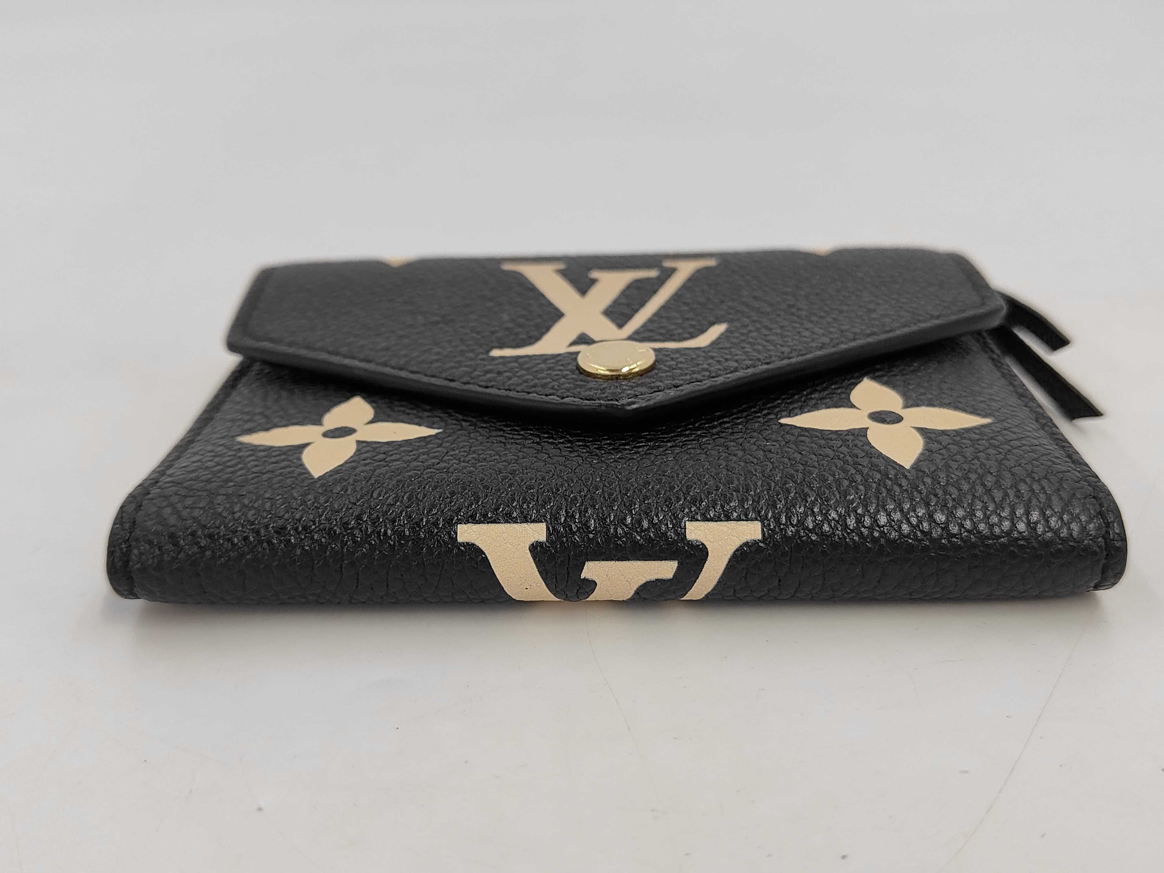 wallet — view 3