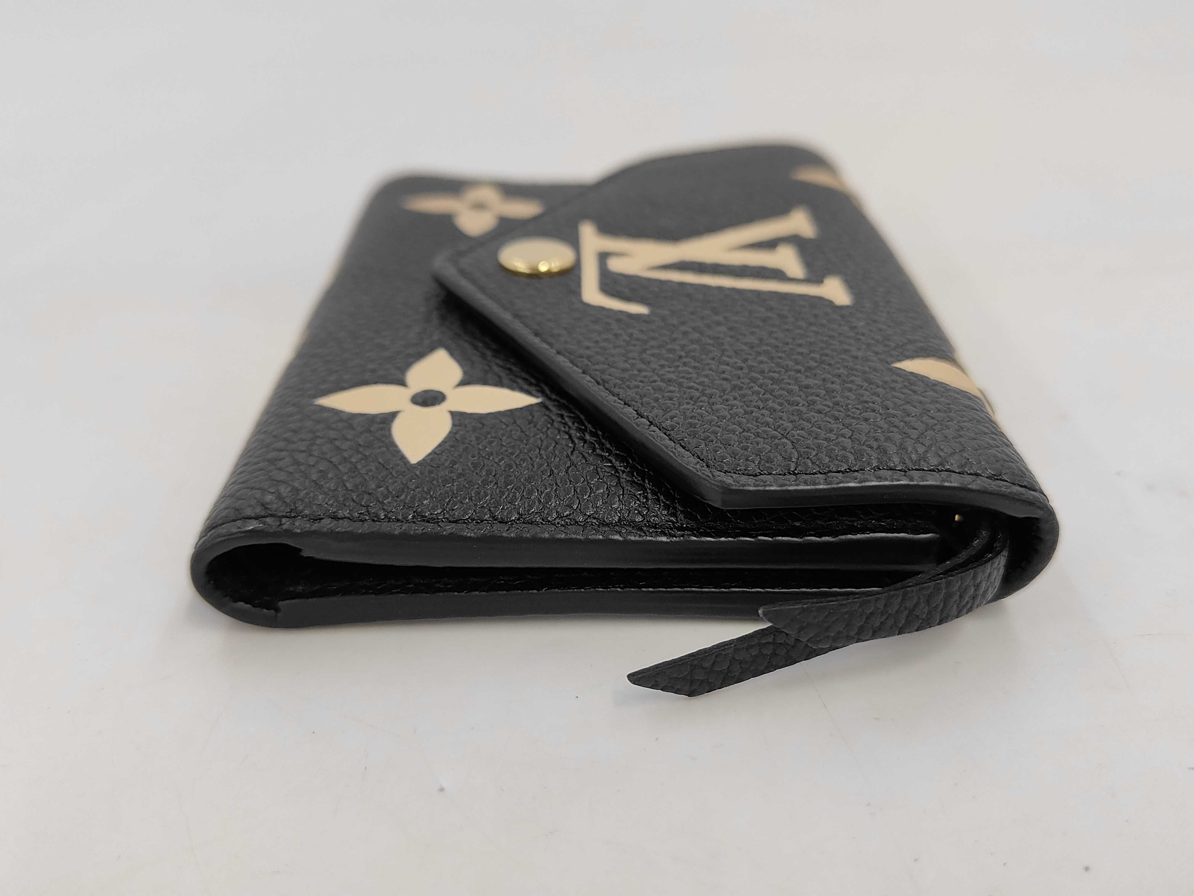 wallet — view 4