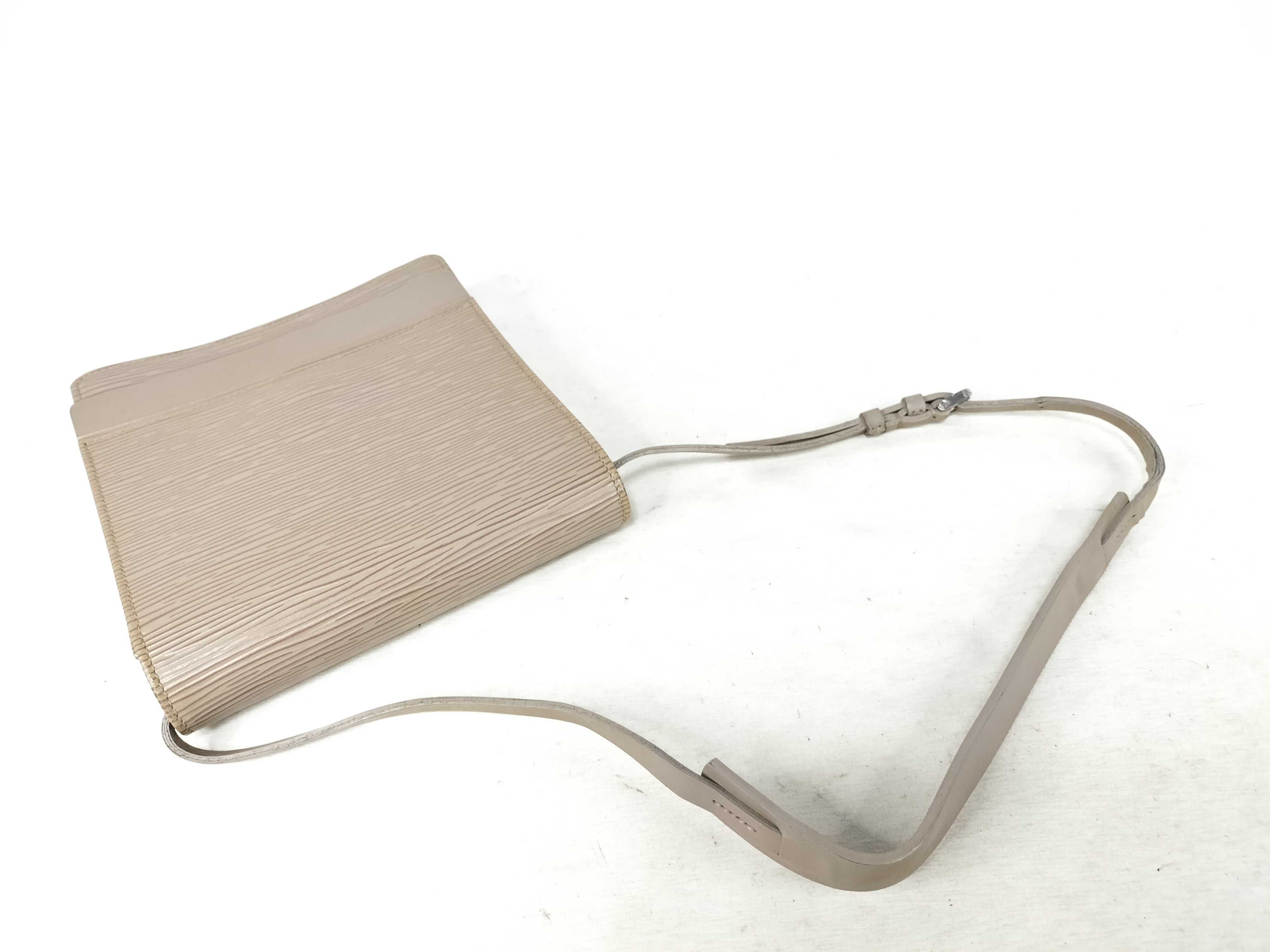 Epi LV Biarritz Epi Shoulder Bag — view 3