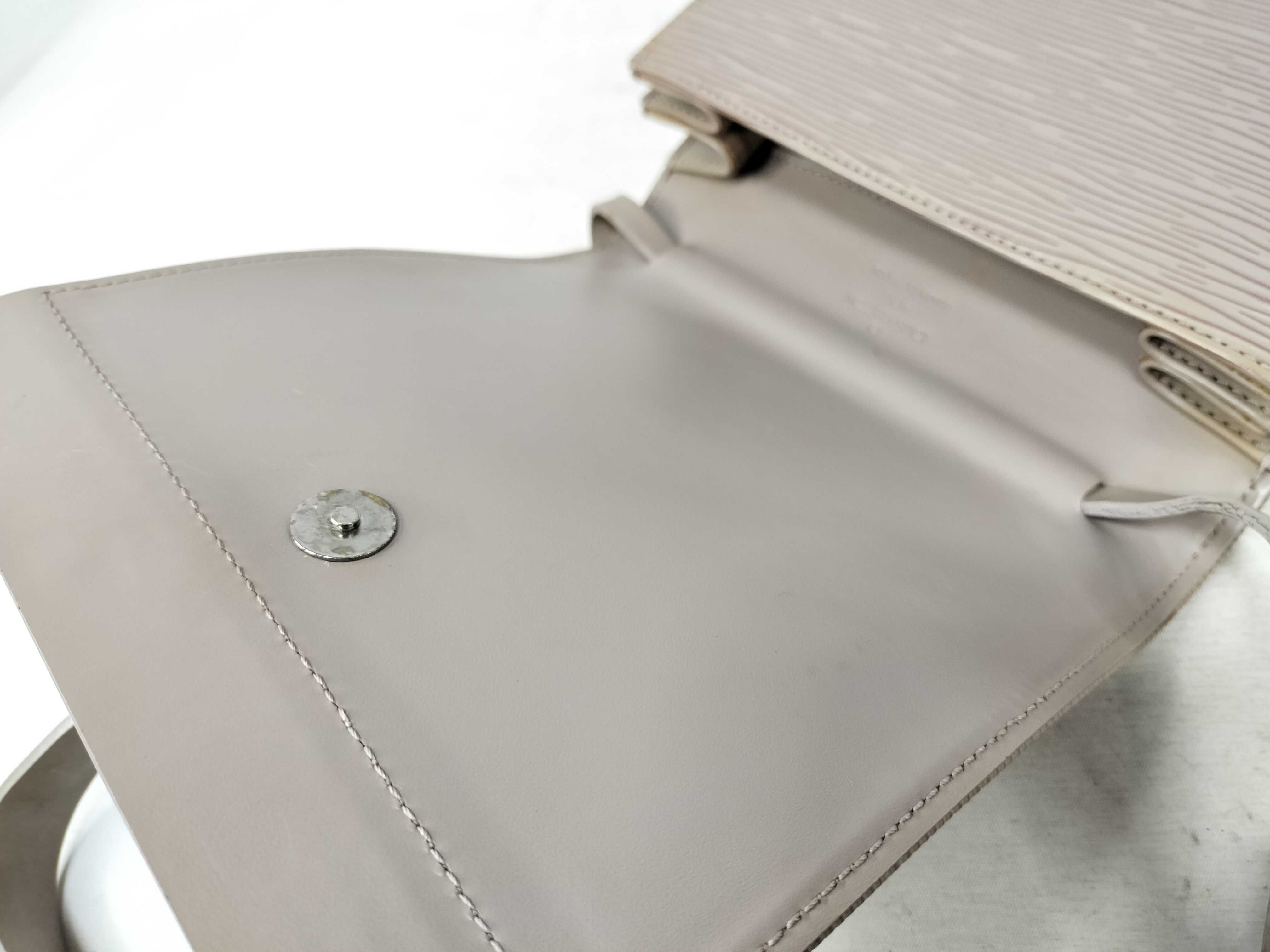 Epi LV Biarritz Epi Shoulder Bag — view 8