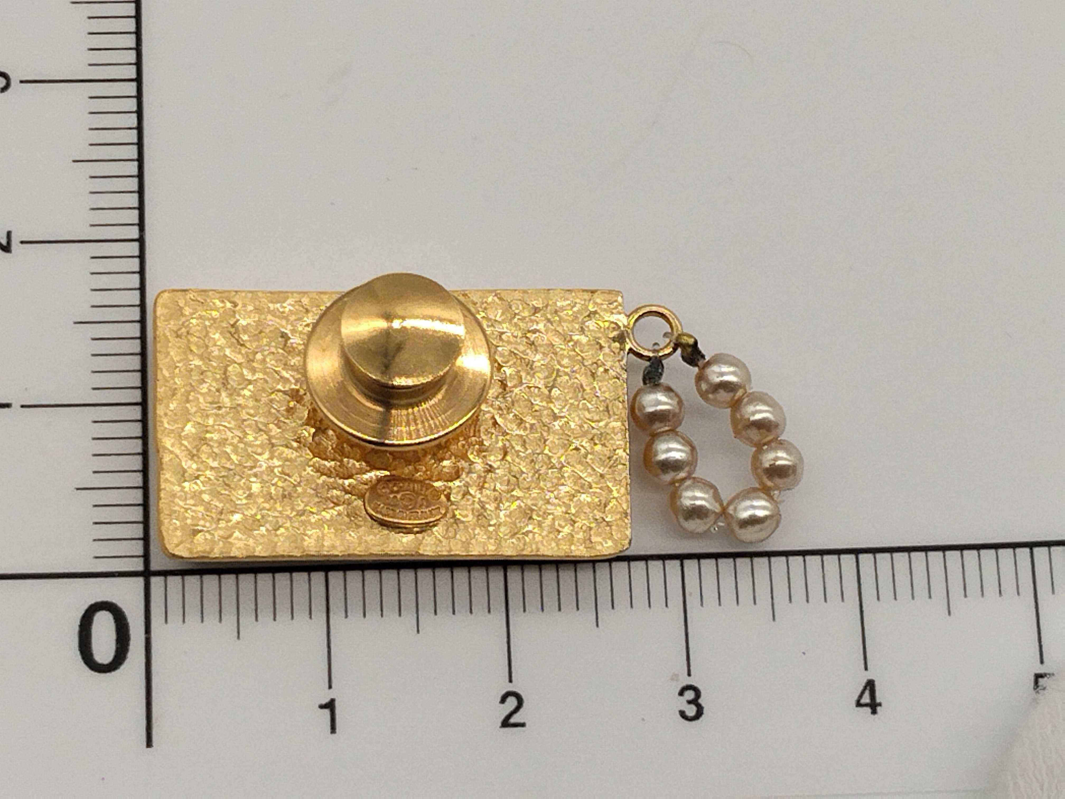 02A Faux Pearl Bag Brooch — view 11