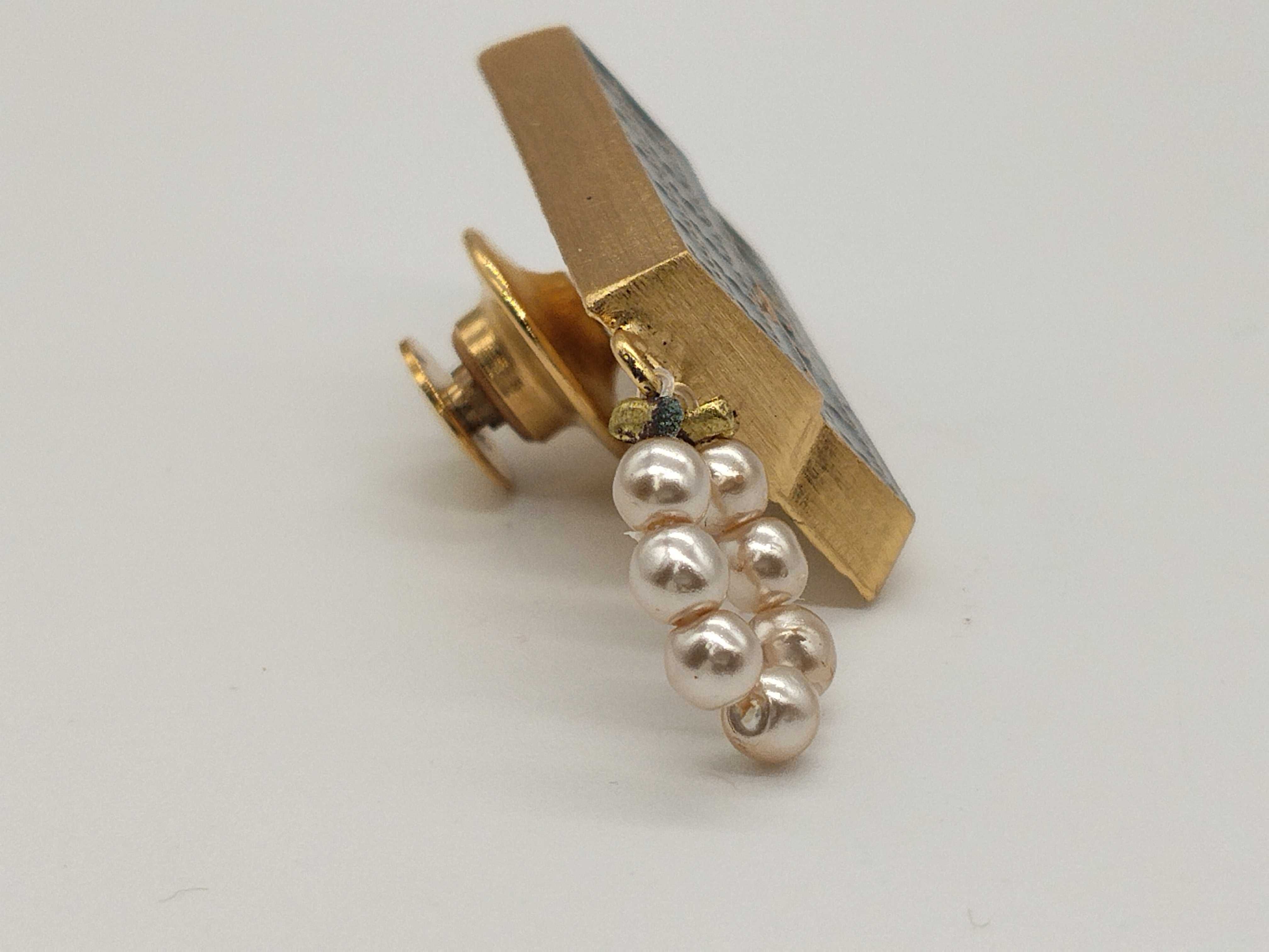 02A Faux Pearl Bag Brooch — view 4