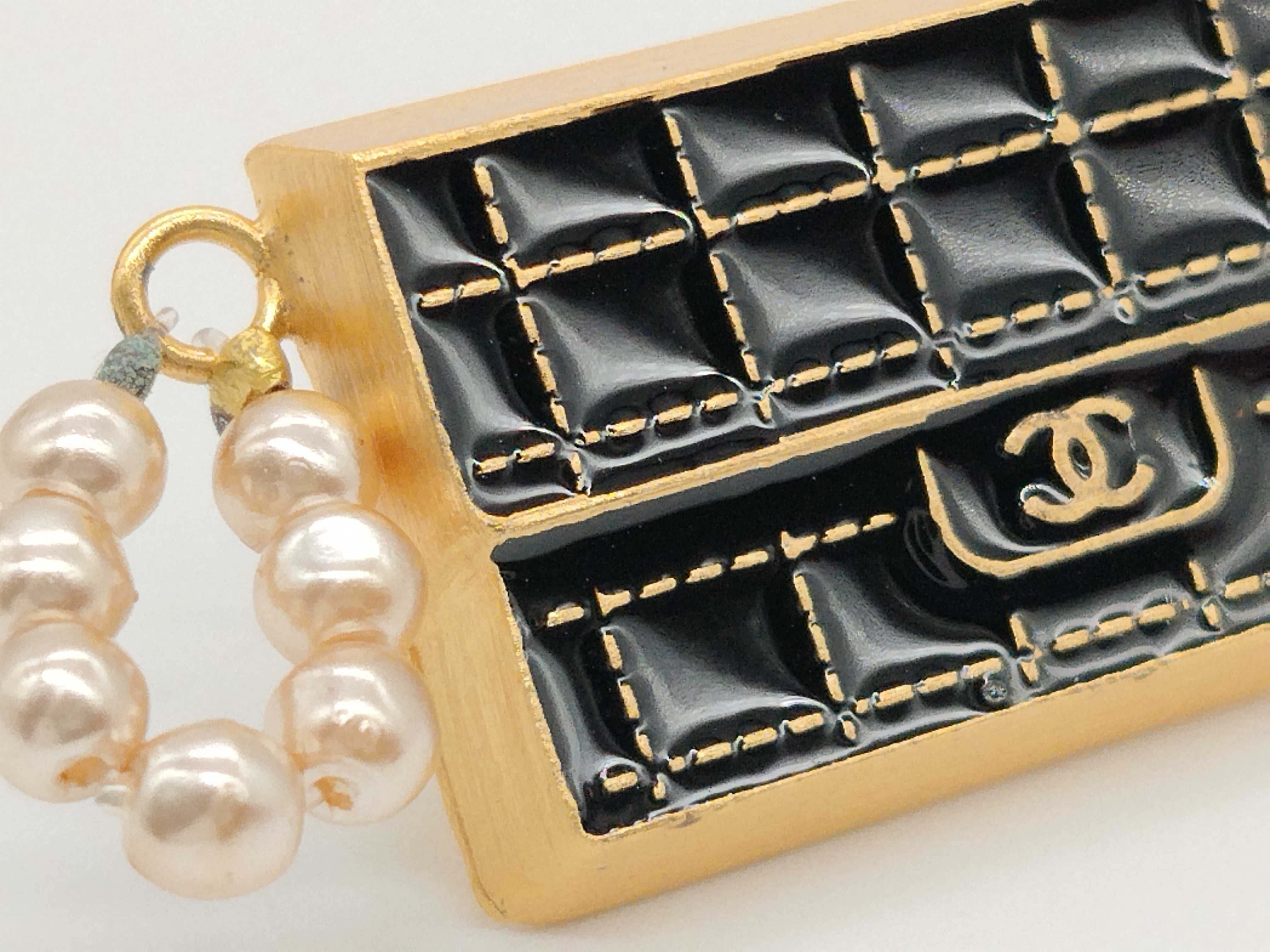 02A Faux Pearl Bag Brooch — view 10