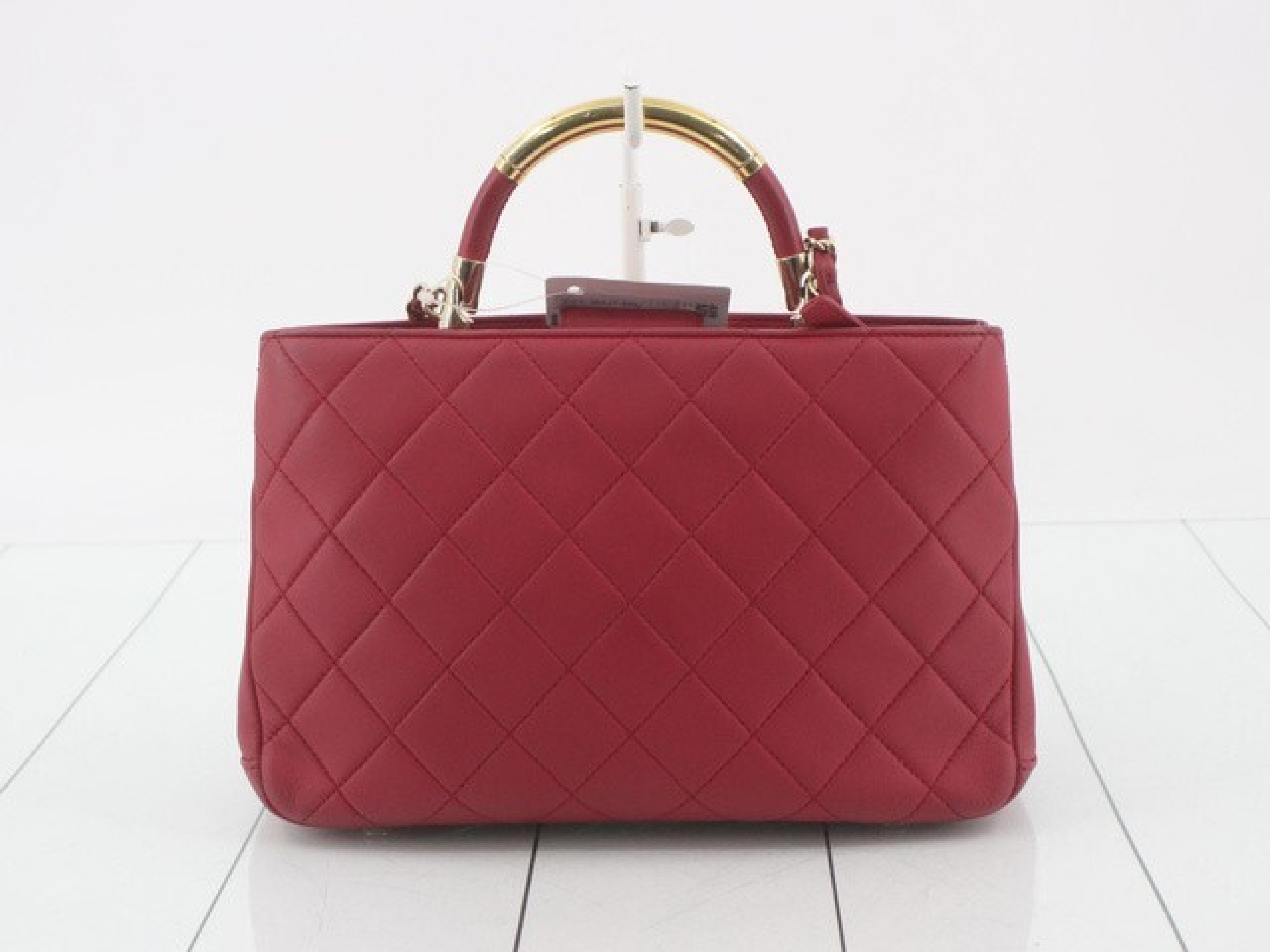 Matelassé Handbag Shoulder Bag — view 2