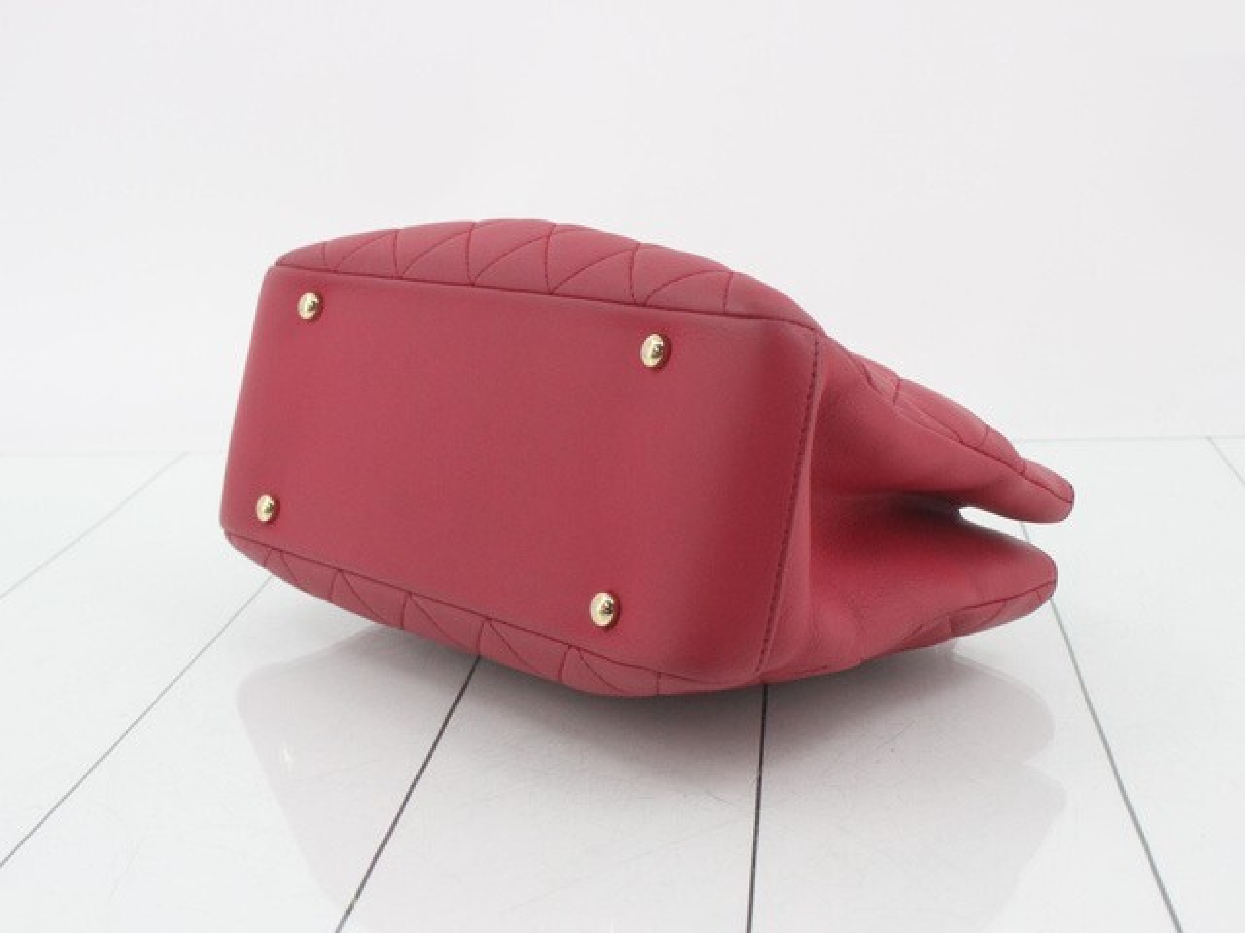 Matelassé Handbag Shoulder Bag — view 4
