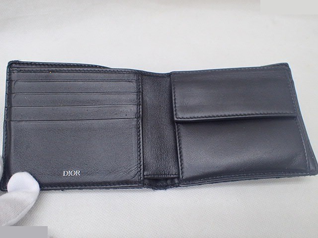 Other lines: Bags and Wallets — view 4