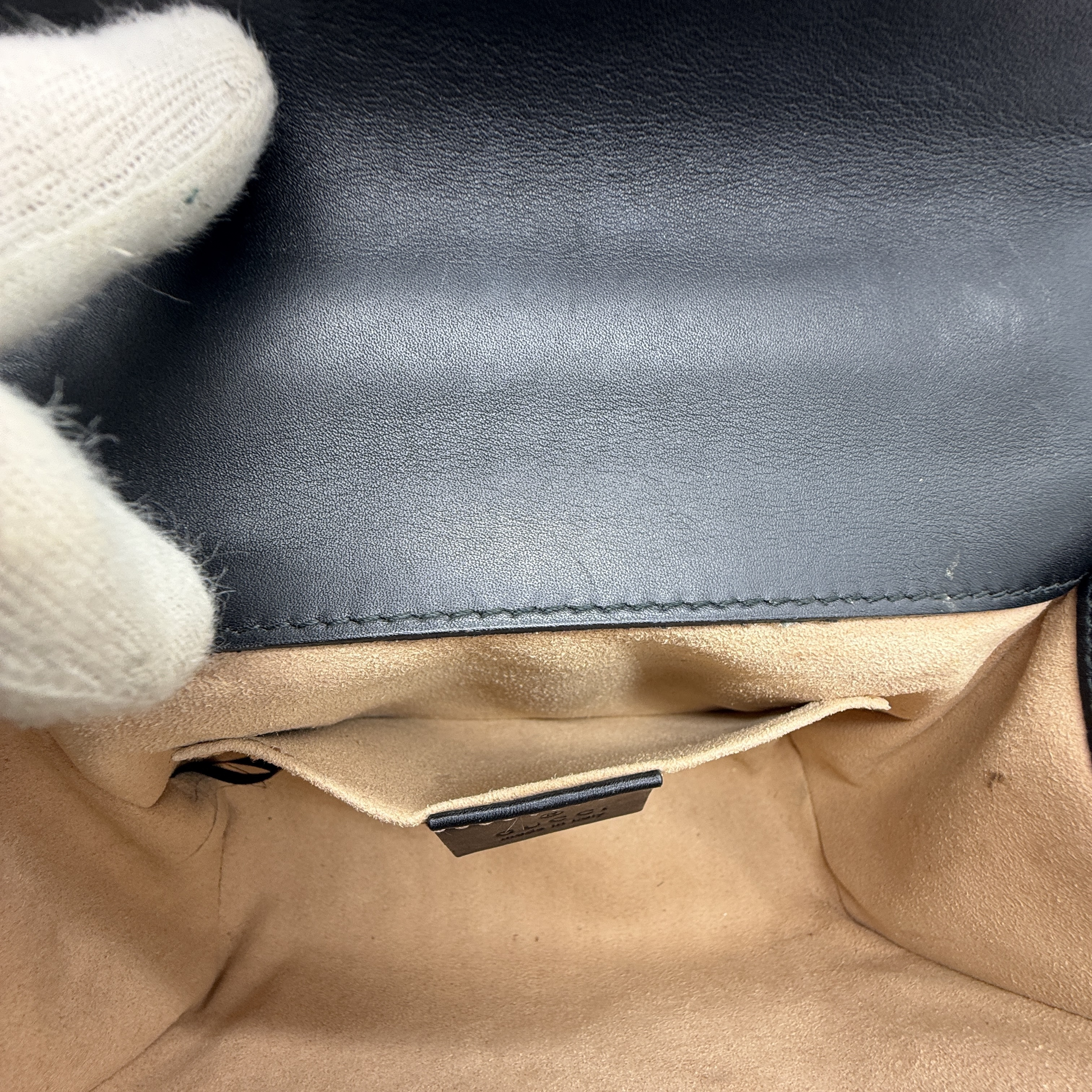 GG Supreme Bee Padlock Shoulder Bag — view 13