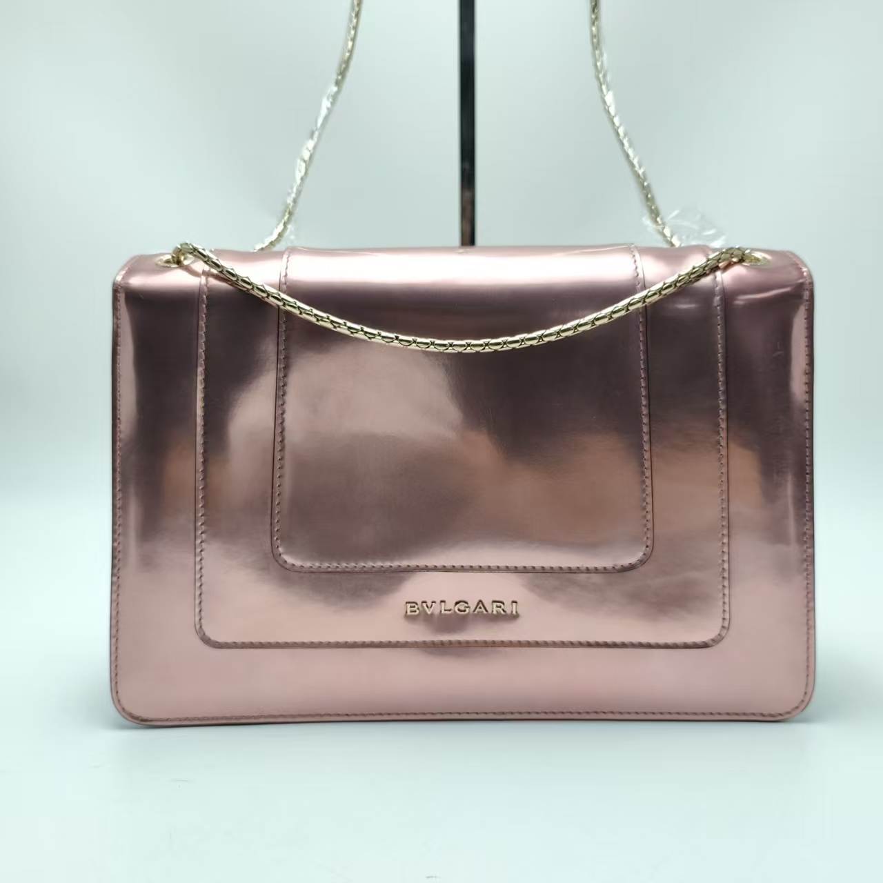 【*Shipped from: China*】BVLGARI Bulgari Serpenti Forever Patent Leather Shoulder Bag — view 3