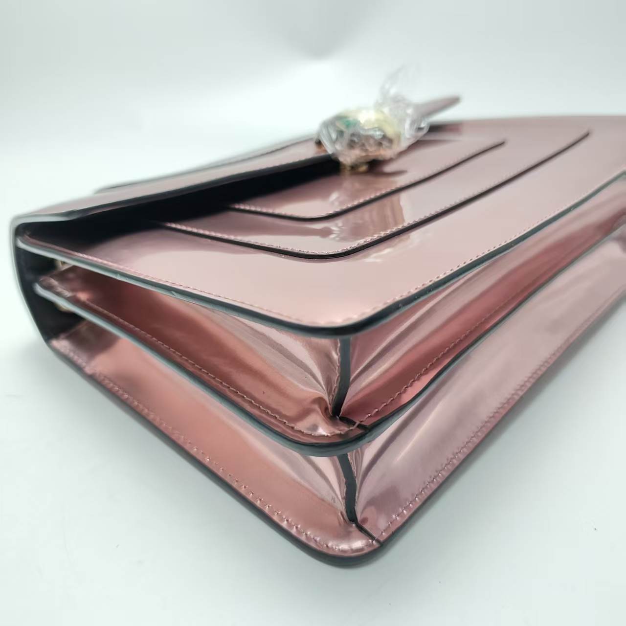 【*Shipped from: China*】BVLGARI Bulgari Serpenti Forever Patent Leather Shoulder Bag — view 6