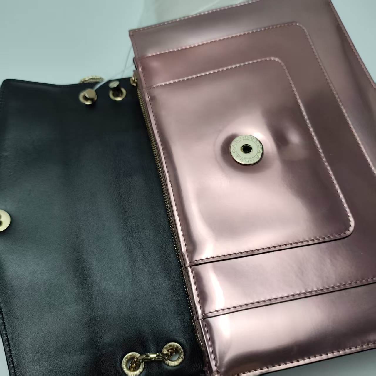【*Shipped from: China*】BVLGARI Bulgari Serpenti Forever Patent Leather Shoulder Bag — view 10