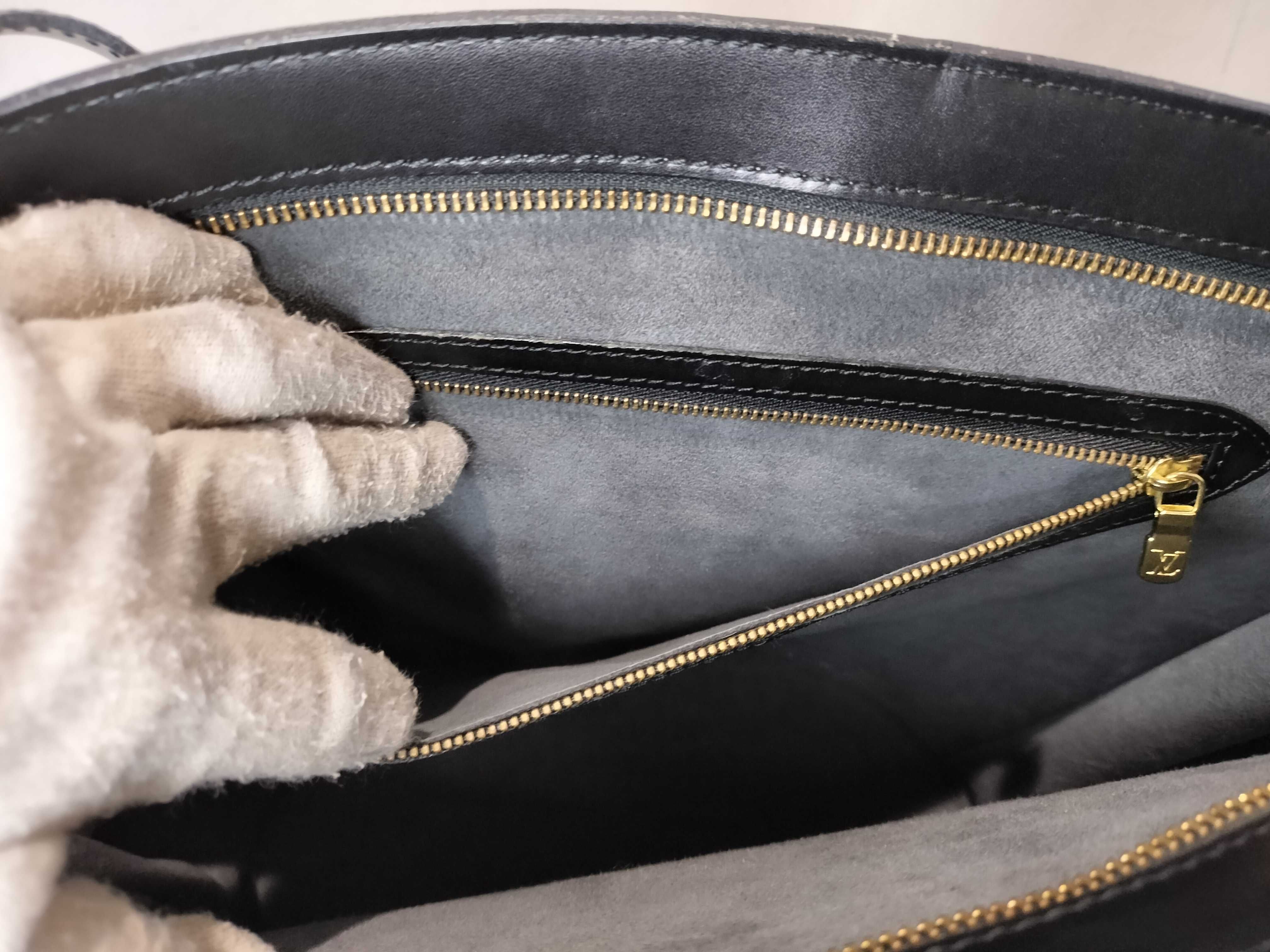 Epi Saint Jacques Shoulder Bag — view 11