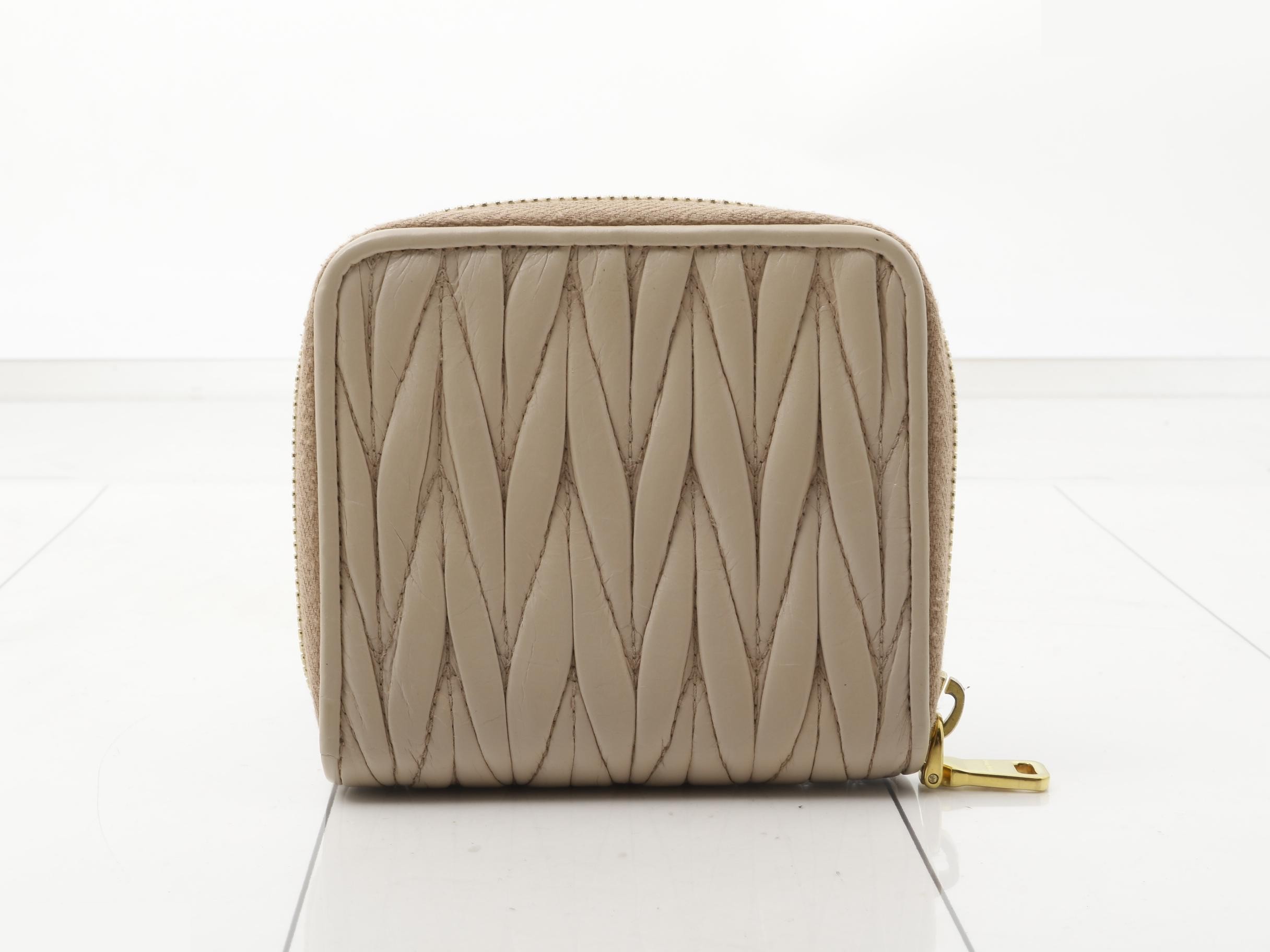 Matelassé (bags) and wallets — view 2