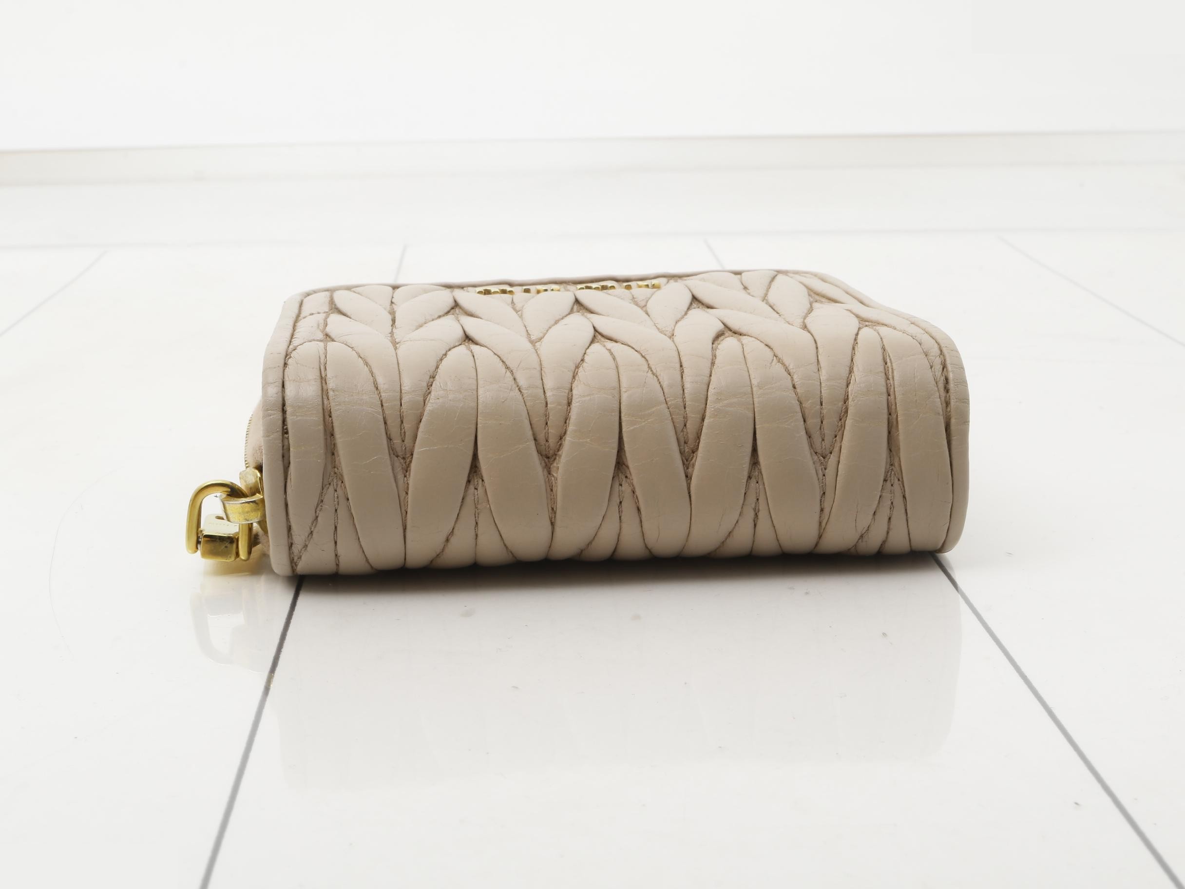 Matelassé (bags) and wallets — view 3