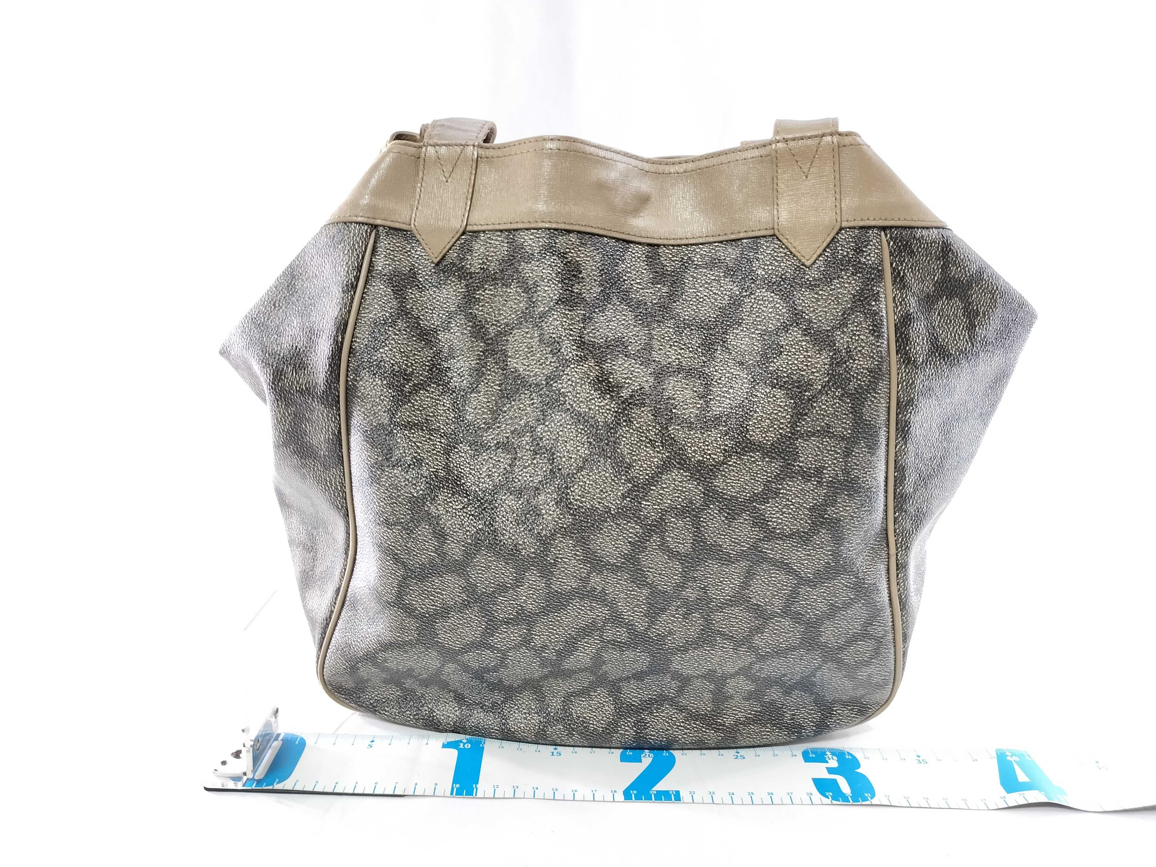 Giraffe Pattern PVC Tote Bag — view 2