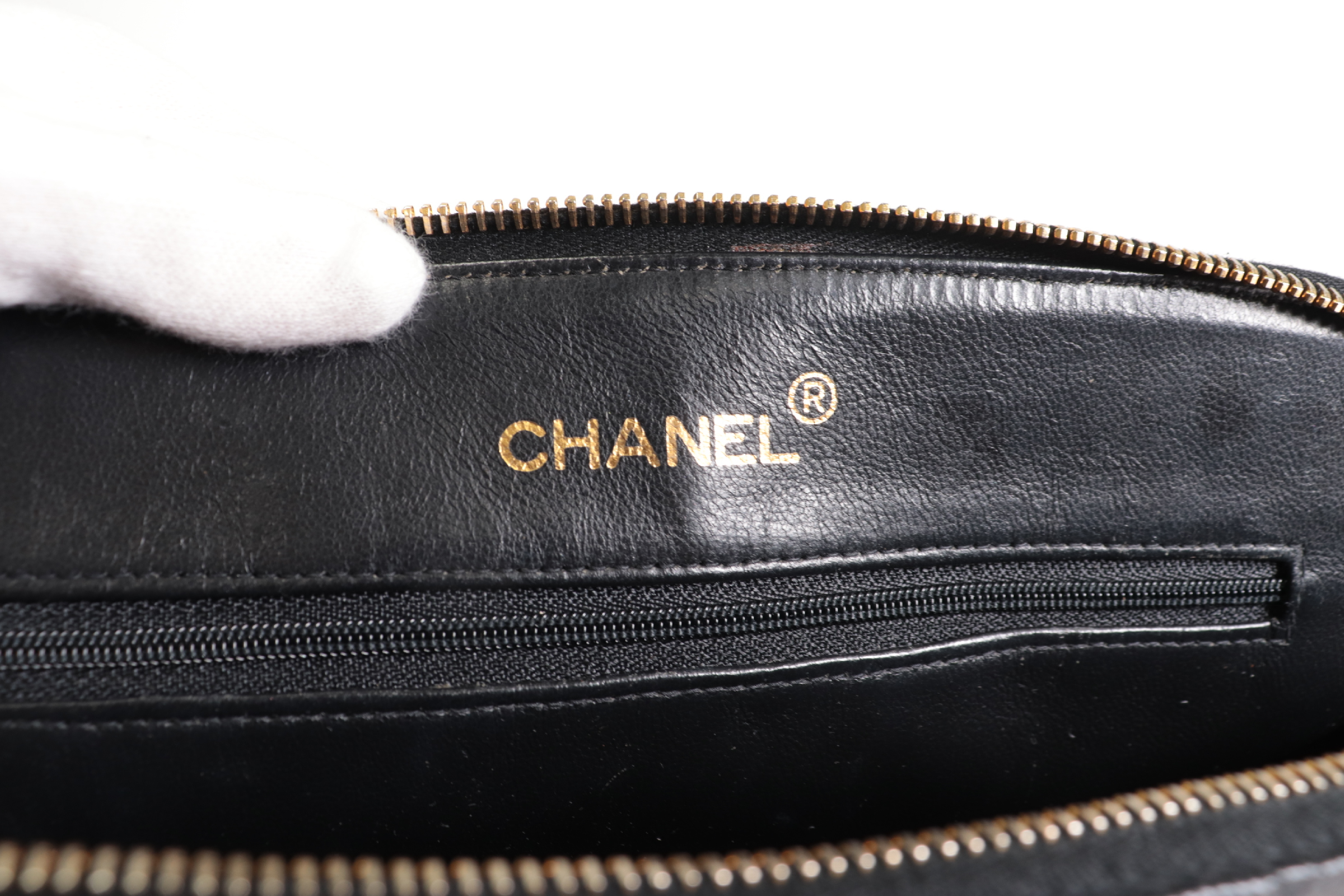 Caviar Chain Tote Bag (Series 3) — view 9