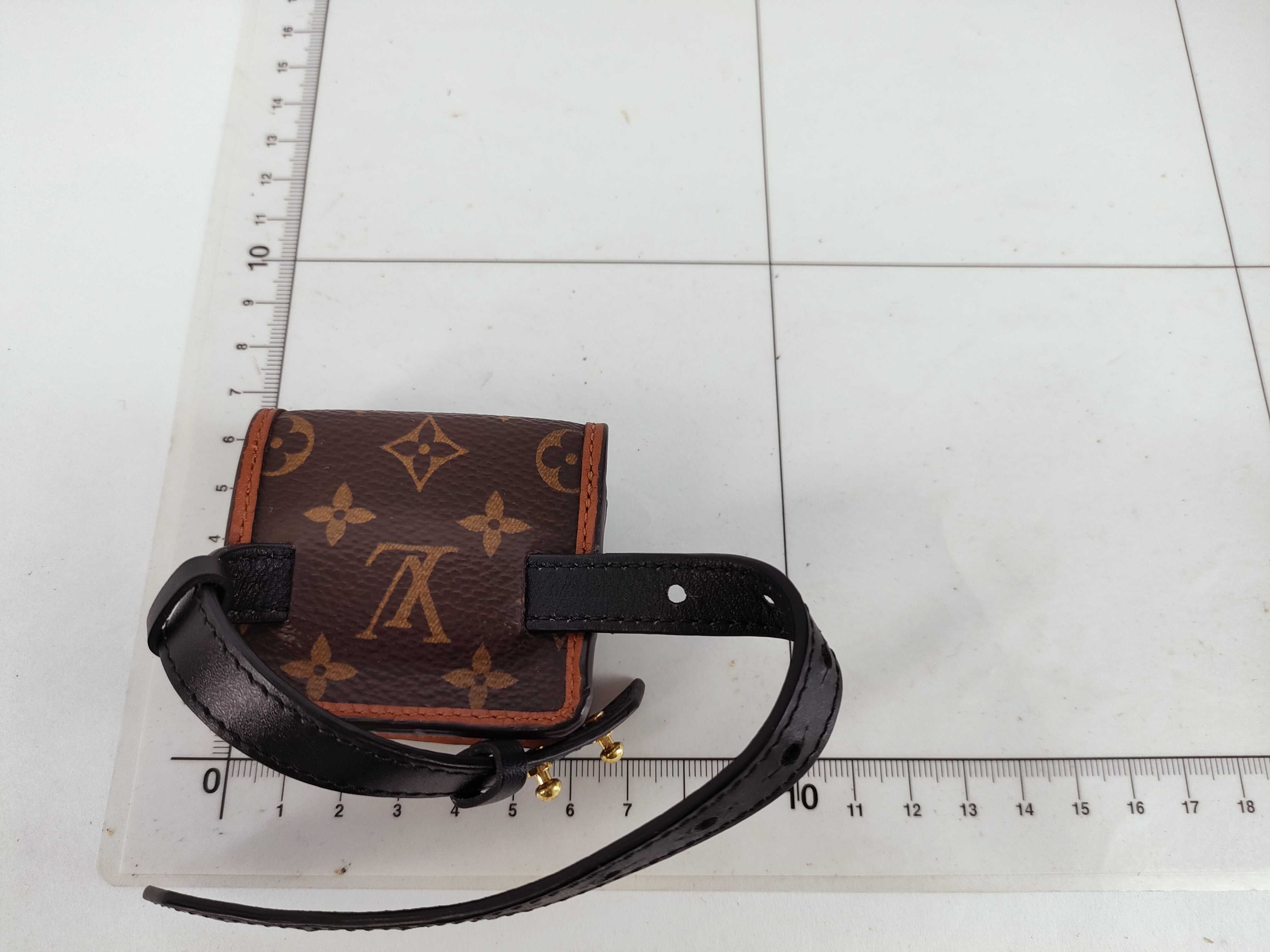 Monogram Louis Vuitton M6786A Monogram Bracelet Party Dauphine Earphone Case and other accessories — view 2