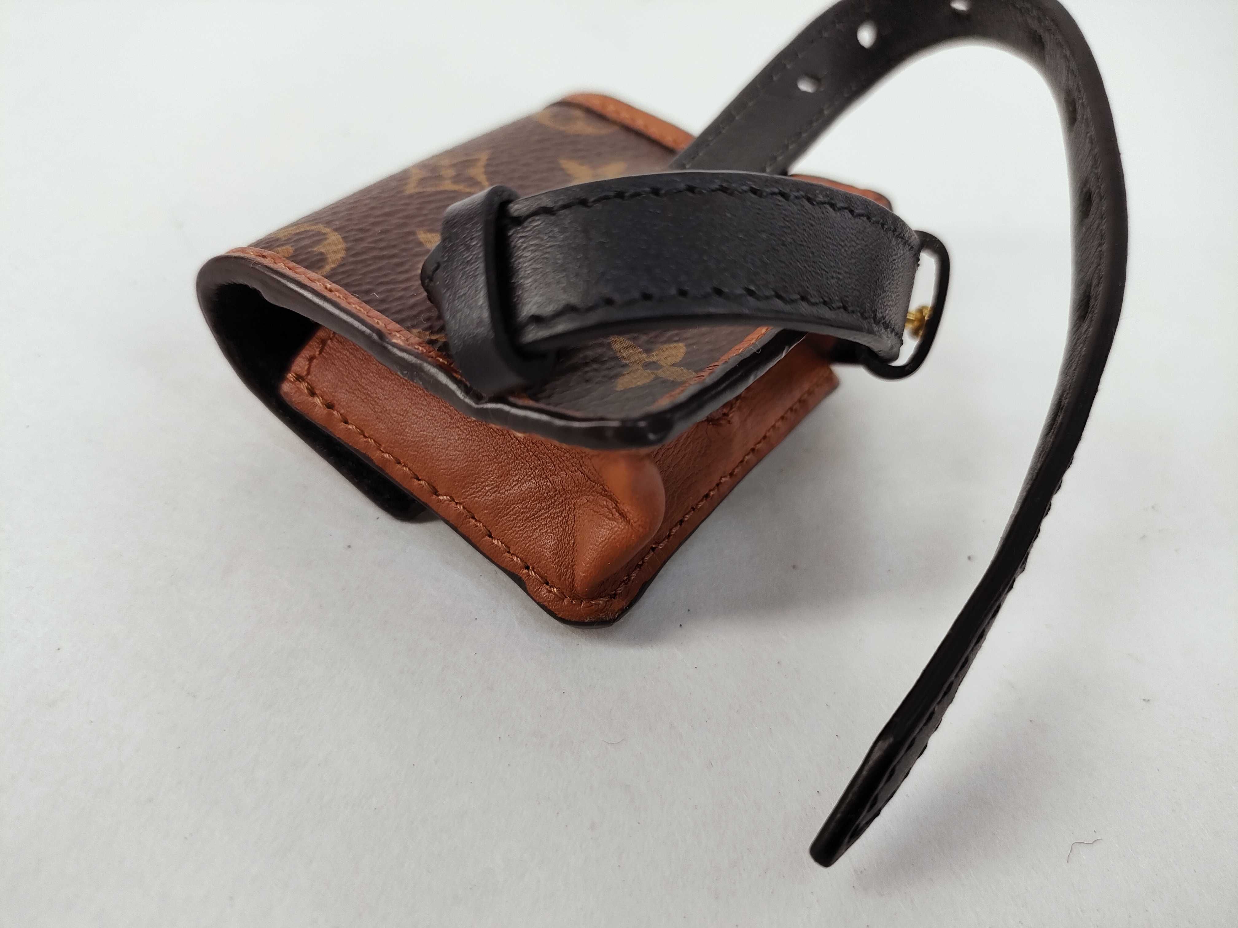 Monogram Louis Vuitton M6786A Monogram Bracelet Party Dauphine Earphone Case and other accessories — view 3