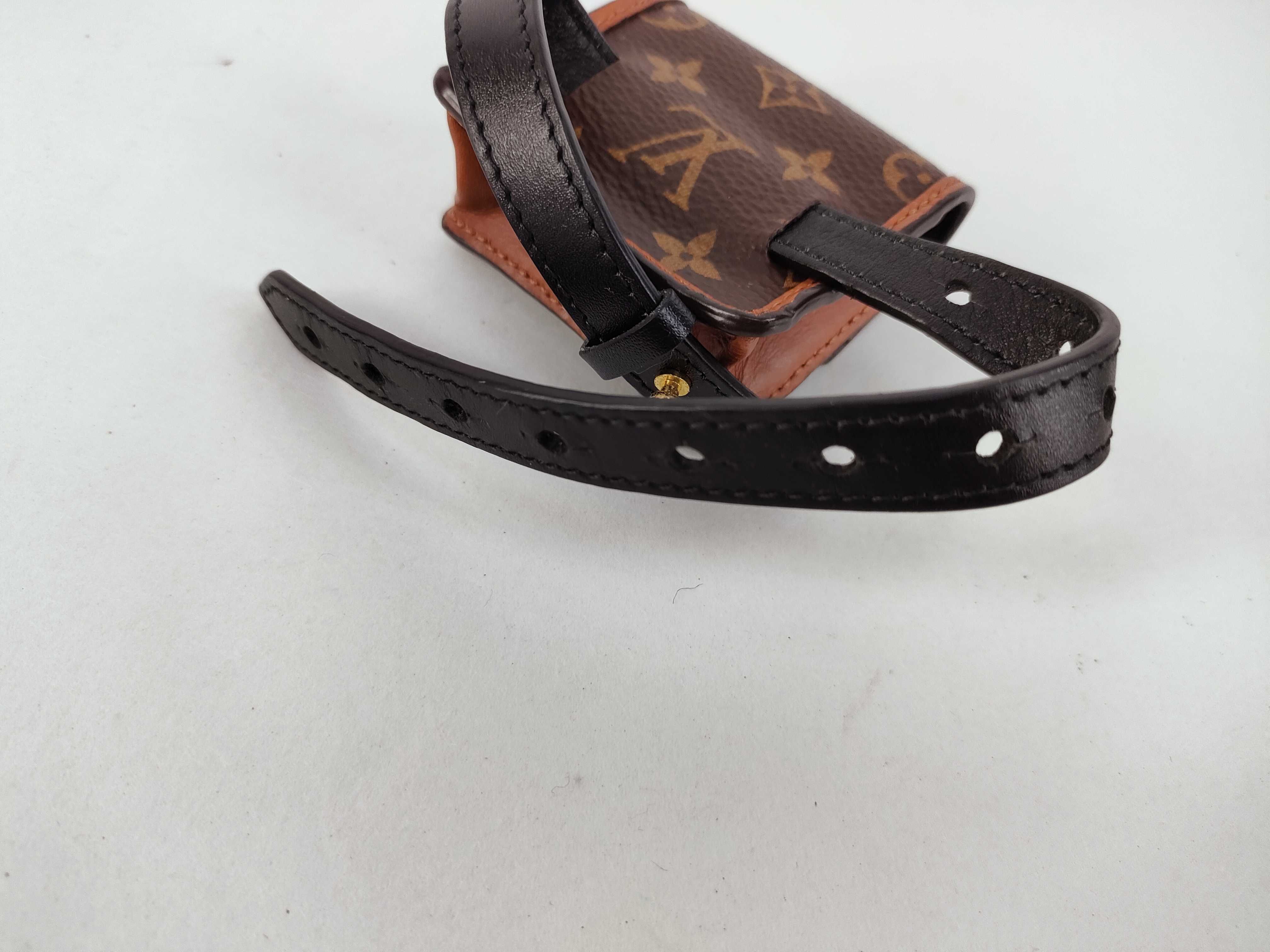 Monogram Louis Vuitton M6786A Monogram Bracelet Party Dauphine Earphone Case and other accessories — view 7