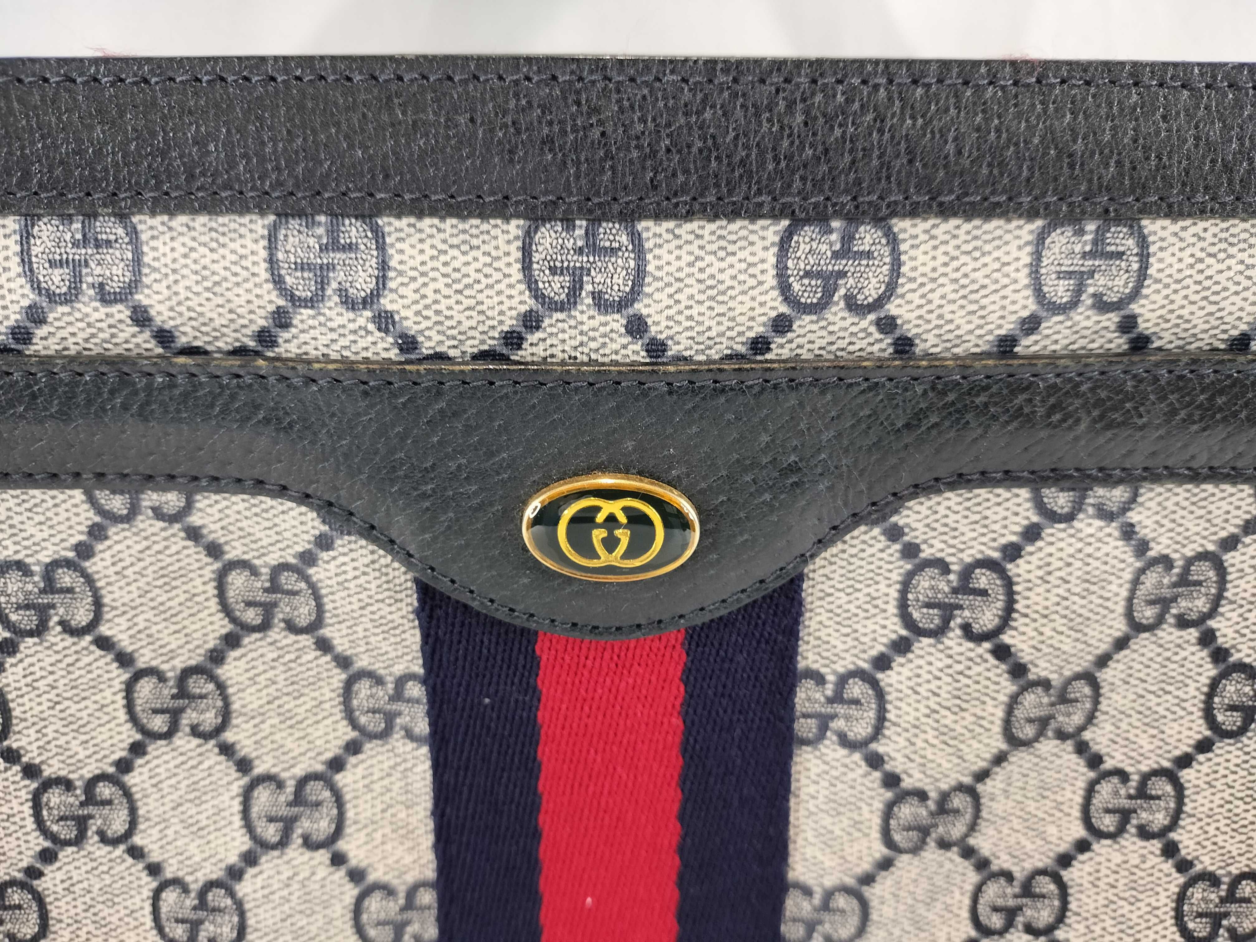GG Supreme Shoulder Bag — view 2