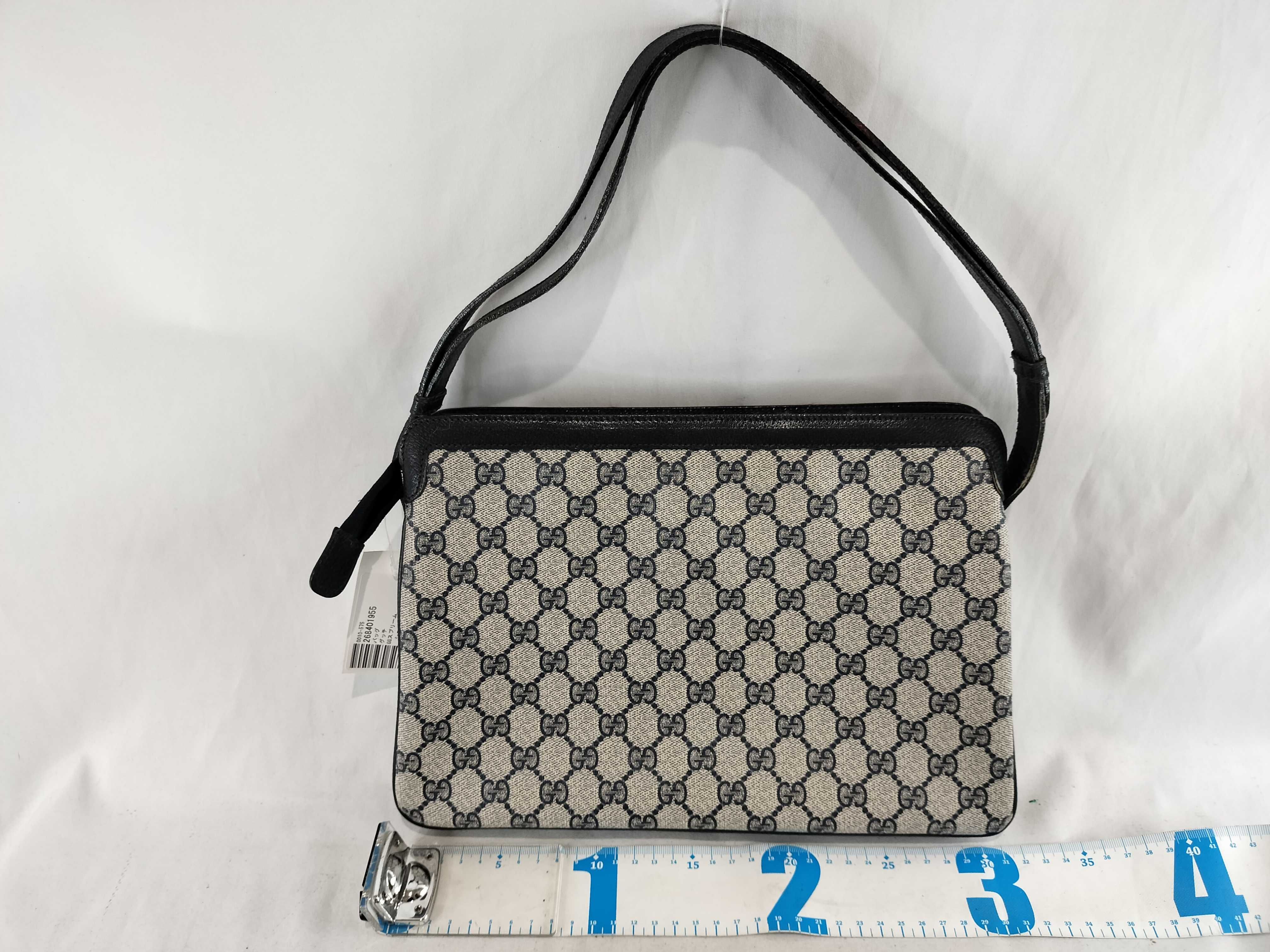 GG Supreme Shoulder Bag — view 3