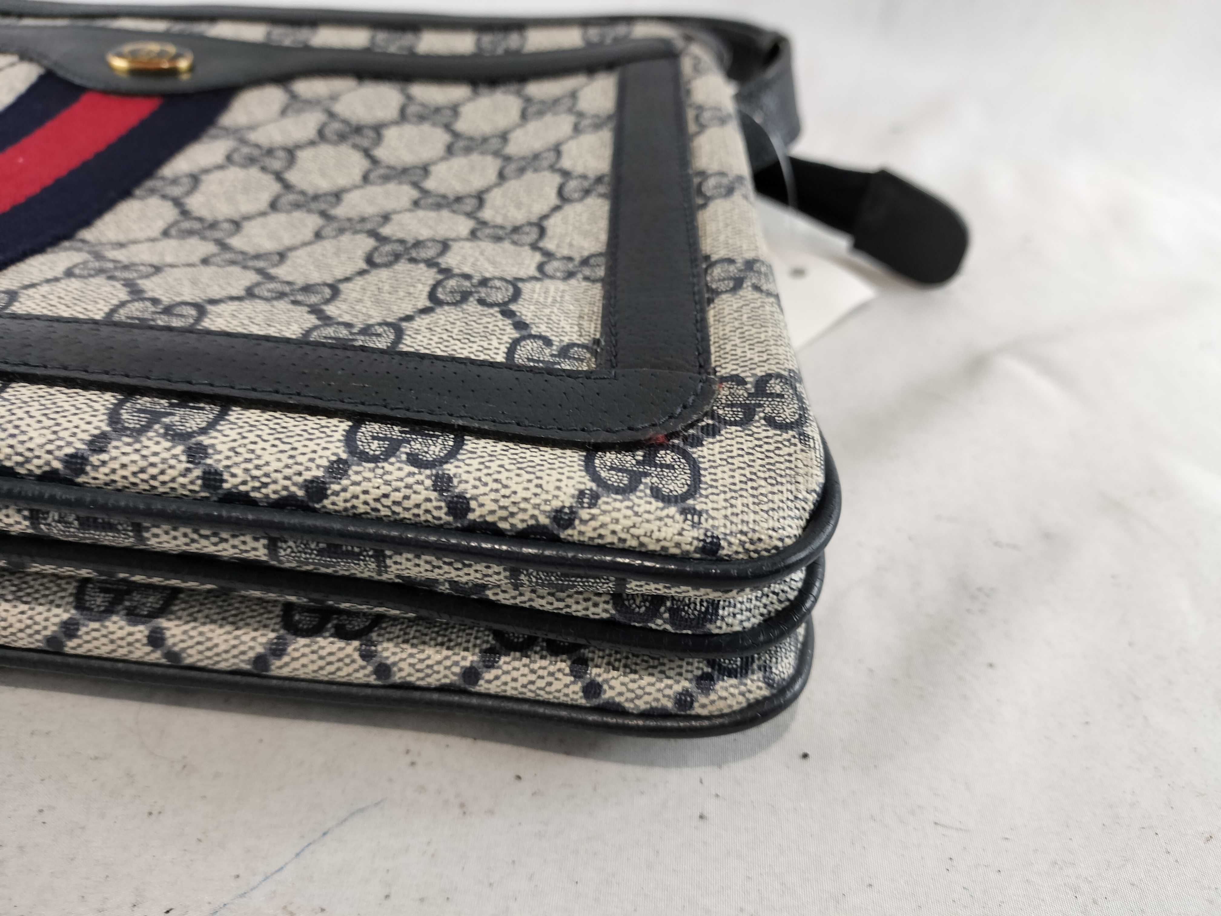 GG Supreme Shoulder Bag — view 7