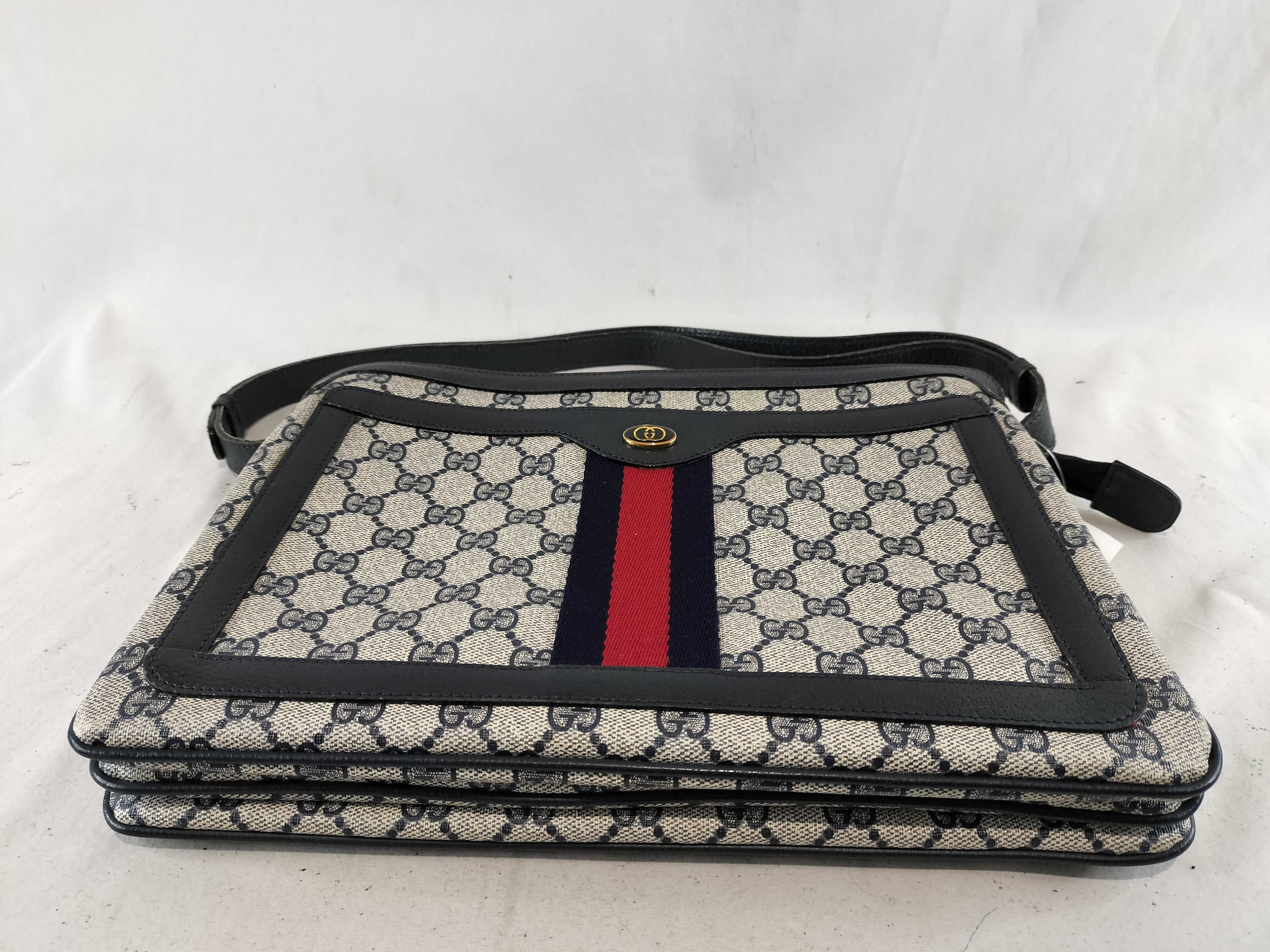 GG Supreme Shoulder Bag — view 8