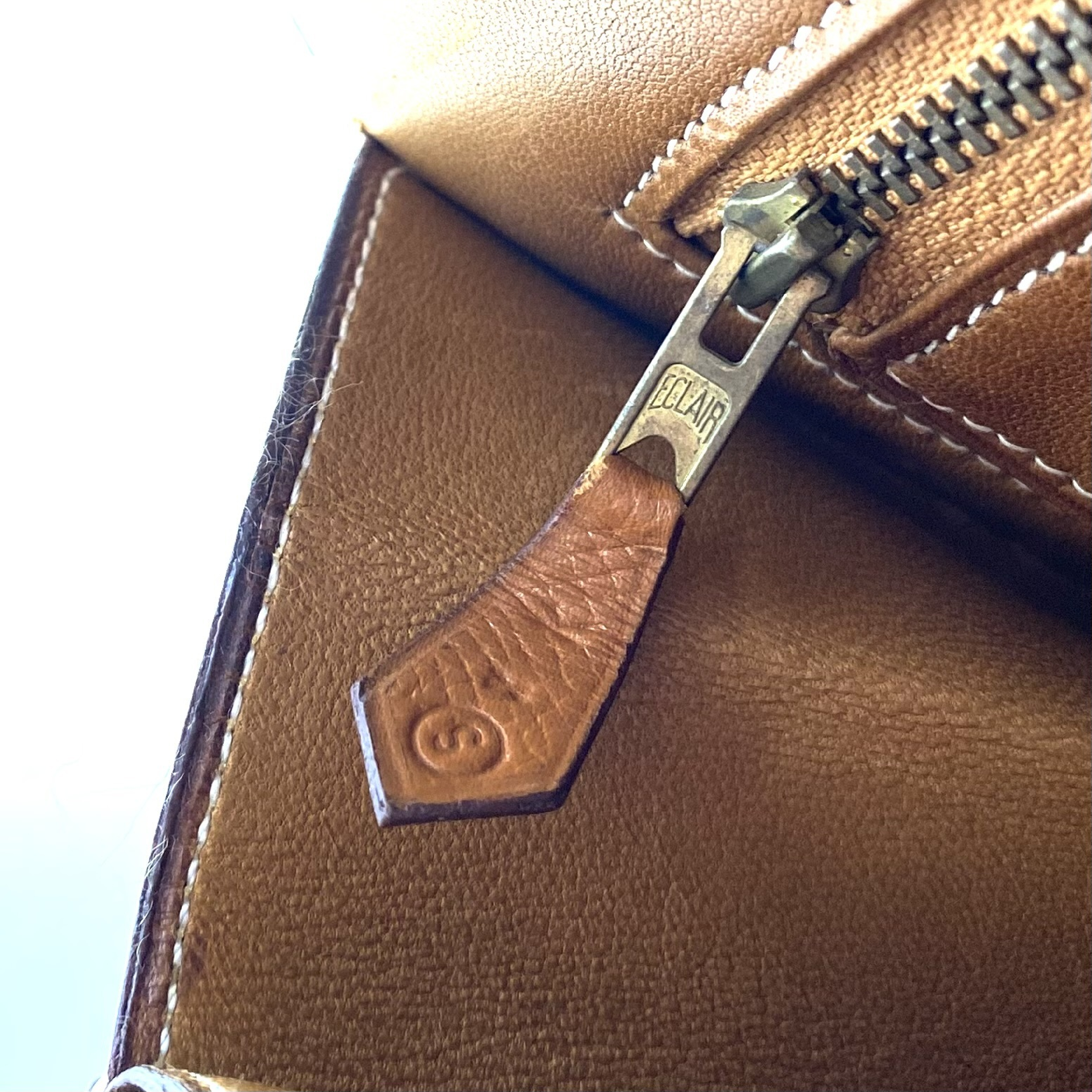 Medor Courchevel Shoulder Bag S Stamp Shoulder Bag — view 10