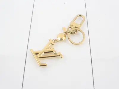 M65216 LV Facet Portefeuille Charm Gold GP
