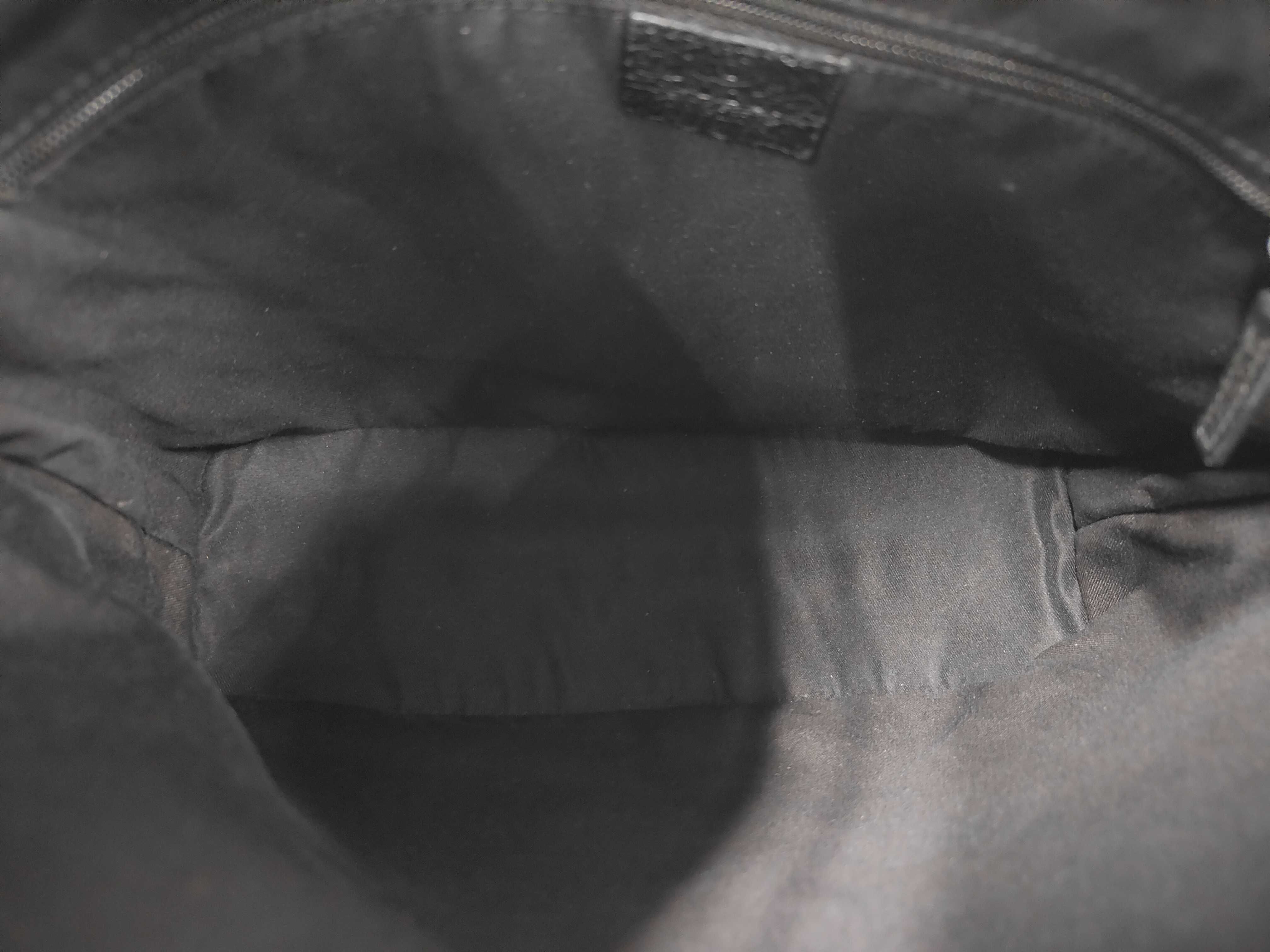 GG Canvas One-Shoulder Bag — view 8