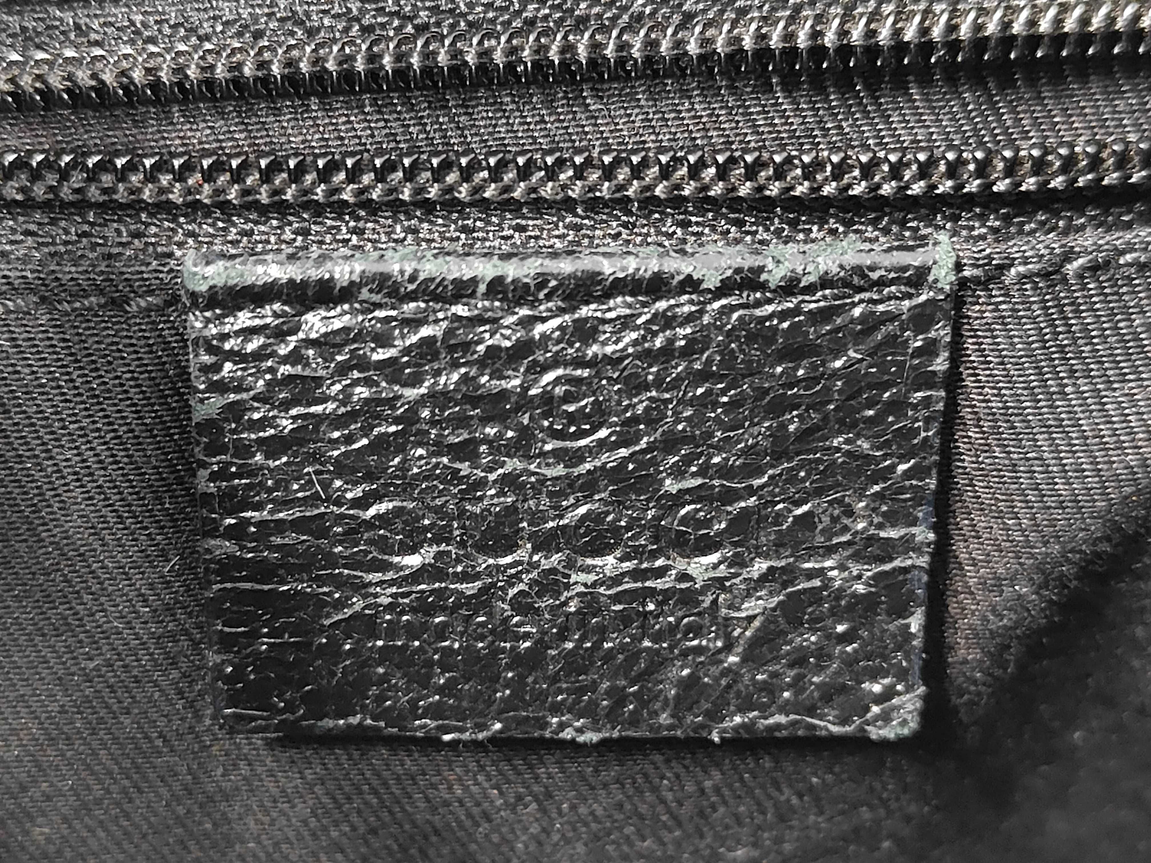 GG Canvas One-Shoulder Bag — view 9