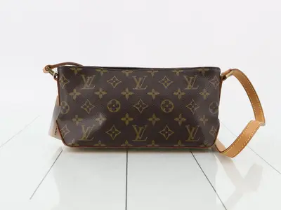 Monogram Trotter