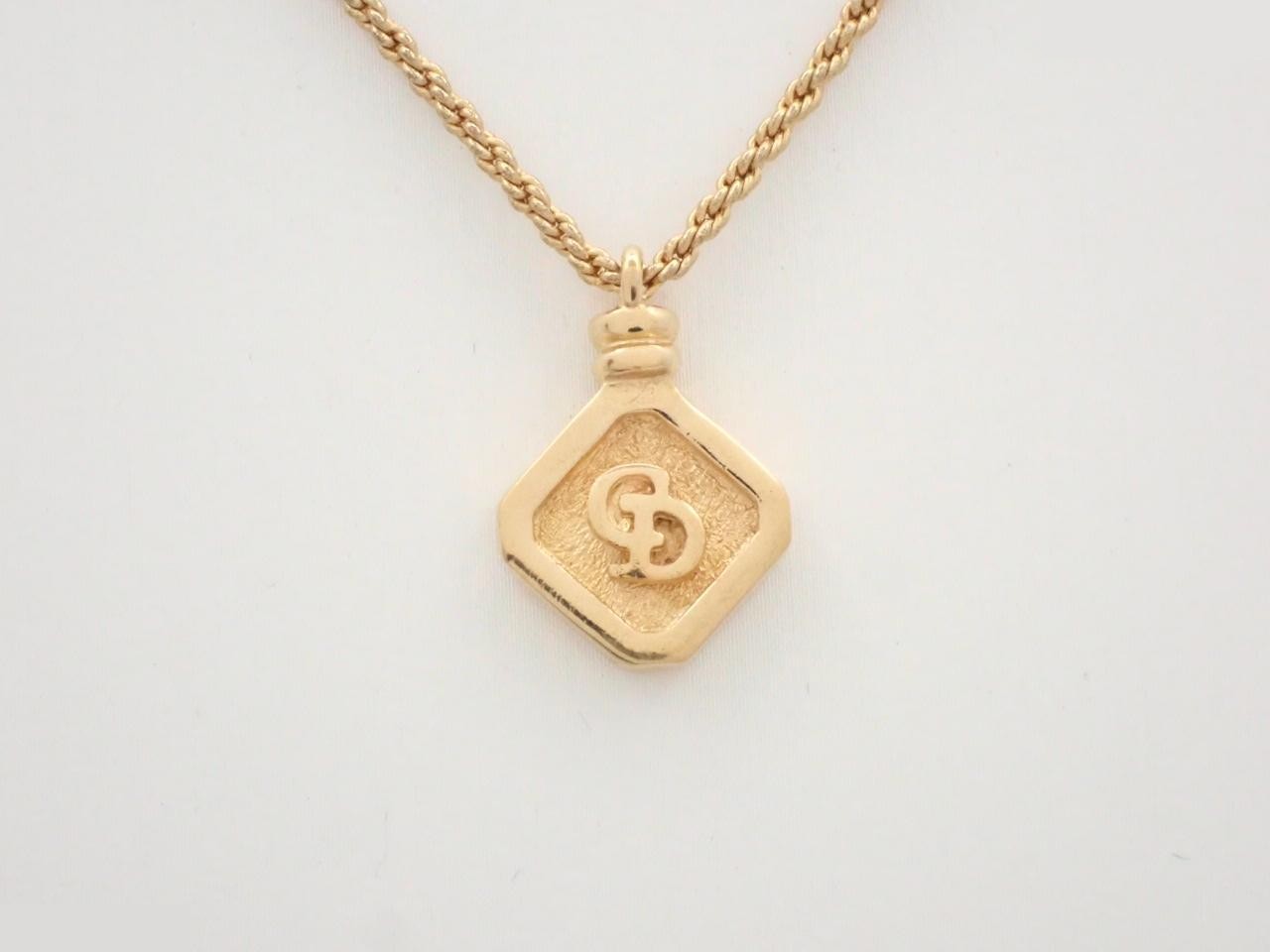 Necklace, chain approximately 43 cm
